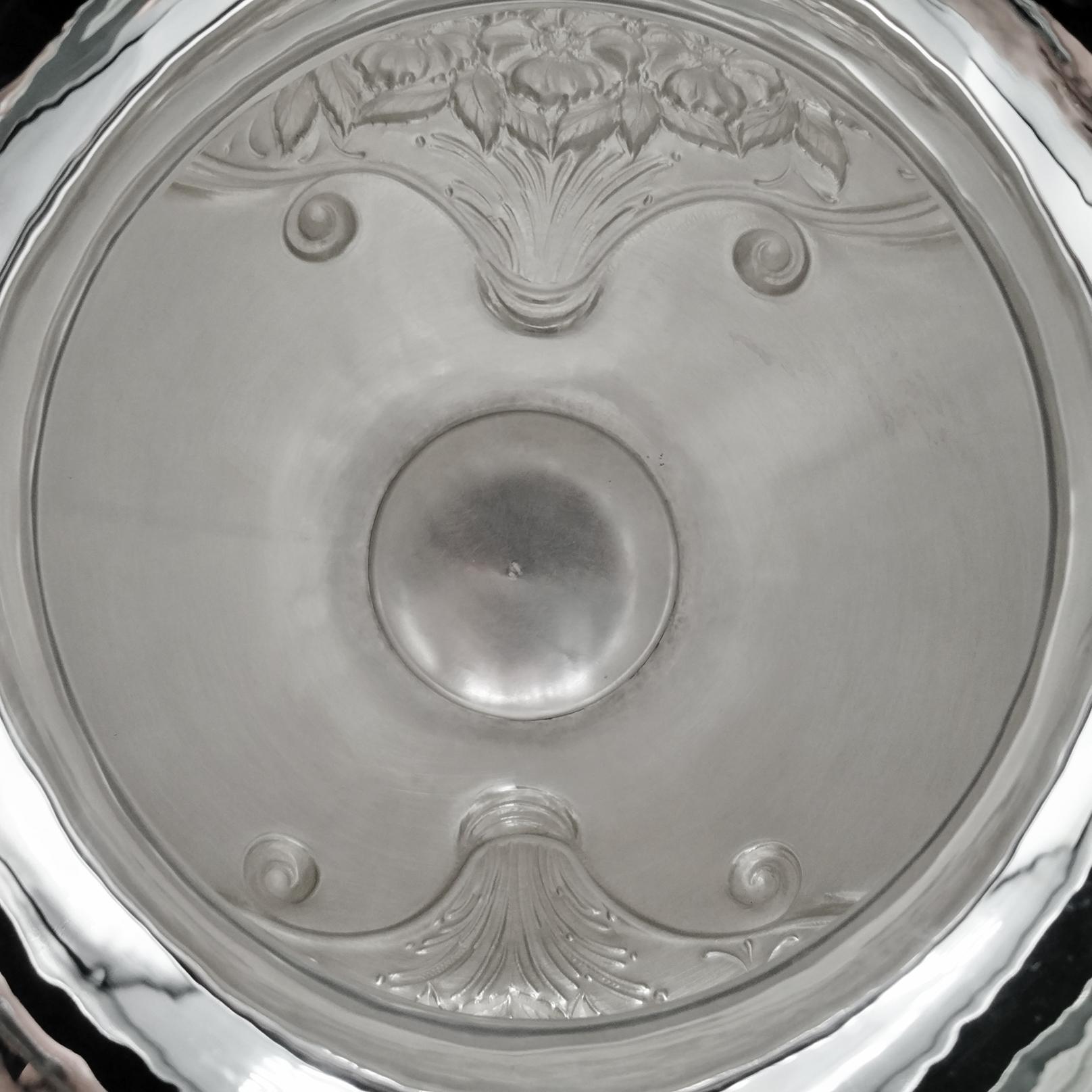 XXI Century Italian Solid 800 Silver Vase (Silber) im Angebot