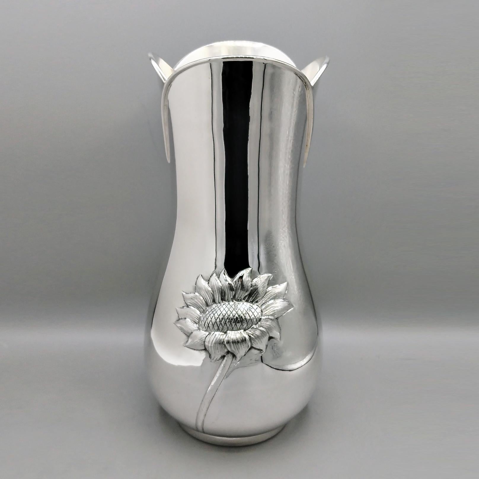 Vase in solid 800 silver with sunflowers embossment.
The body of the vase is smooth, with a sinuous and pleasantly soft shape. On two opposite sides of the vase, two sunflowers have been finely embossed and chiseled, one different from the other to