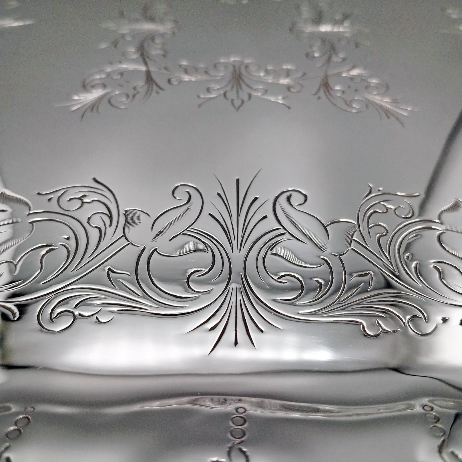 Bandeja cuadrada de plata maciza italiana del siglo XXI de estilo barroco Contemporáneo en venta