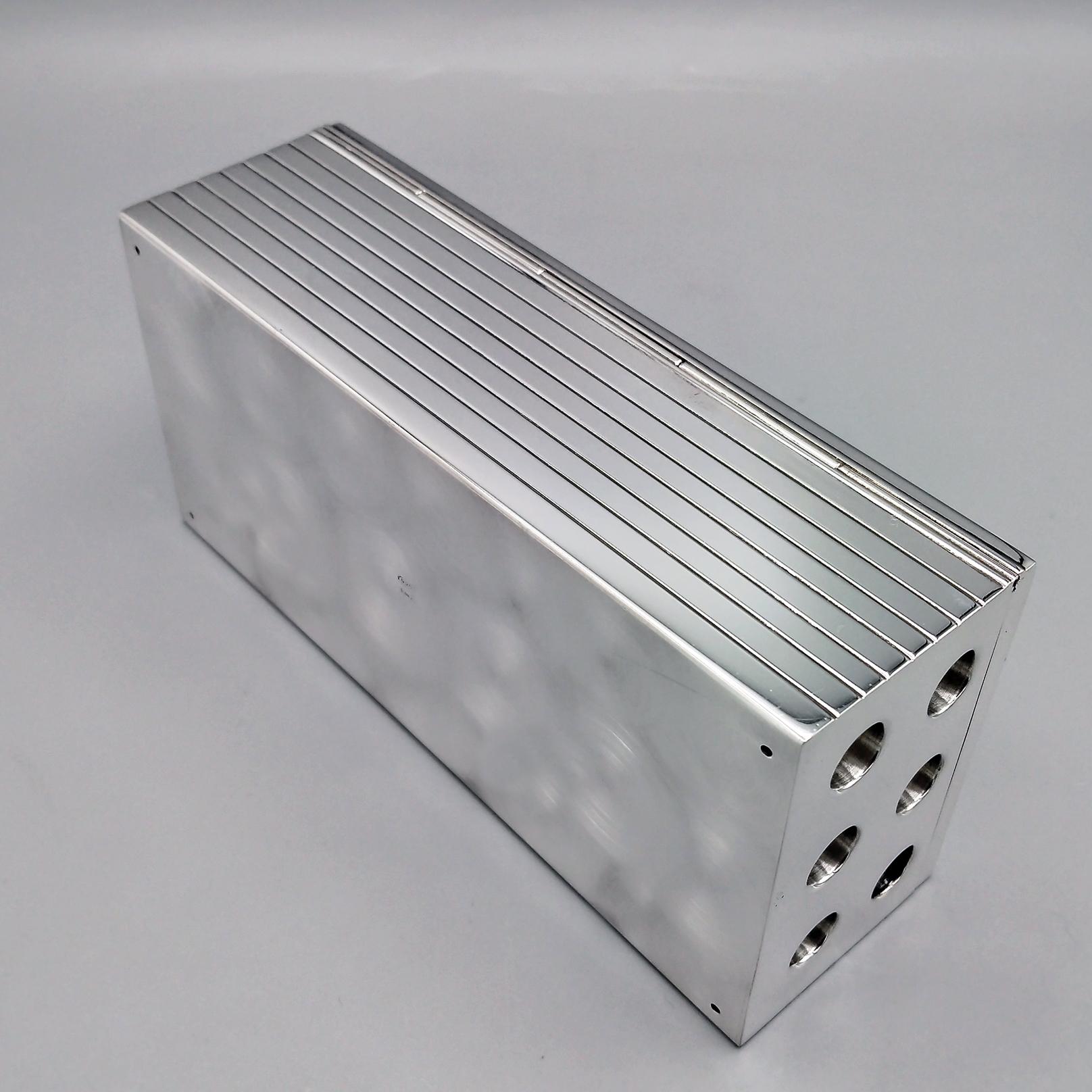 Caja en forma de ladrillo decorativa italiana del siglo XXI de Sterling en venta 5