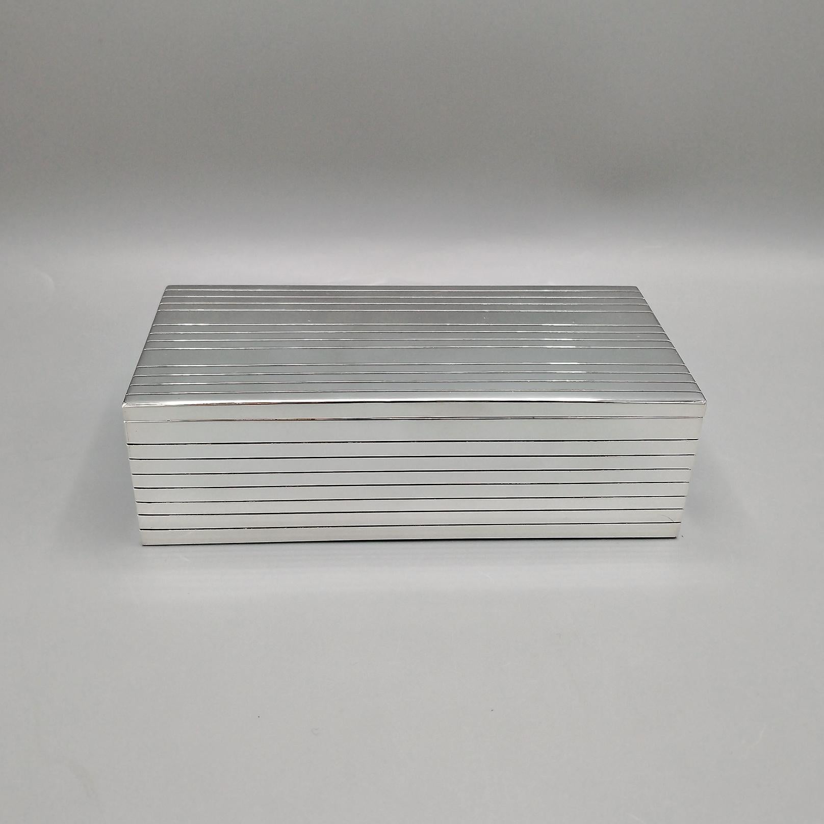 Caja en forma de ladrillo decorativa italiana del siglo XXI de Sterling Italian en venta