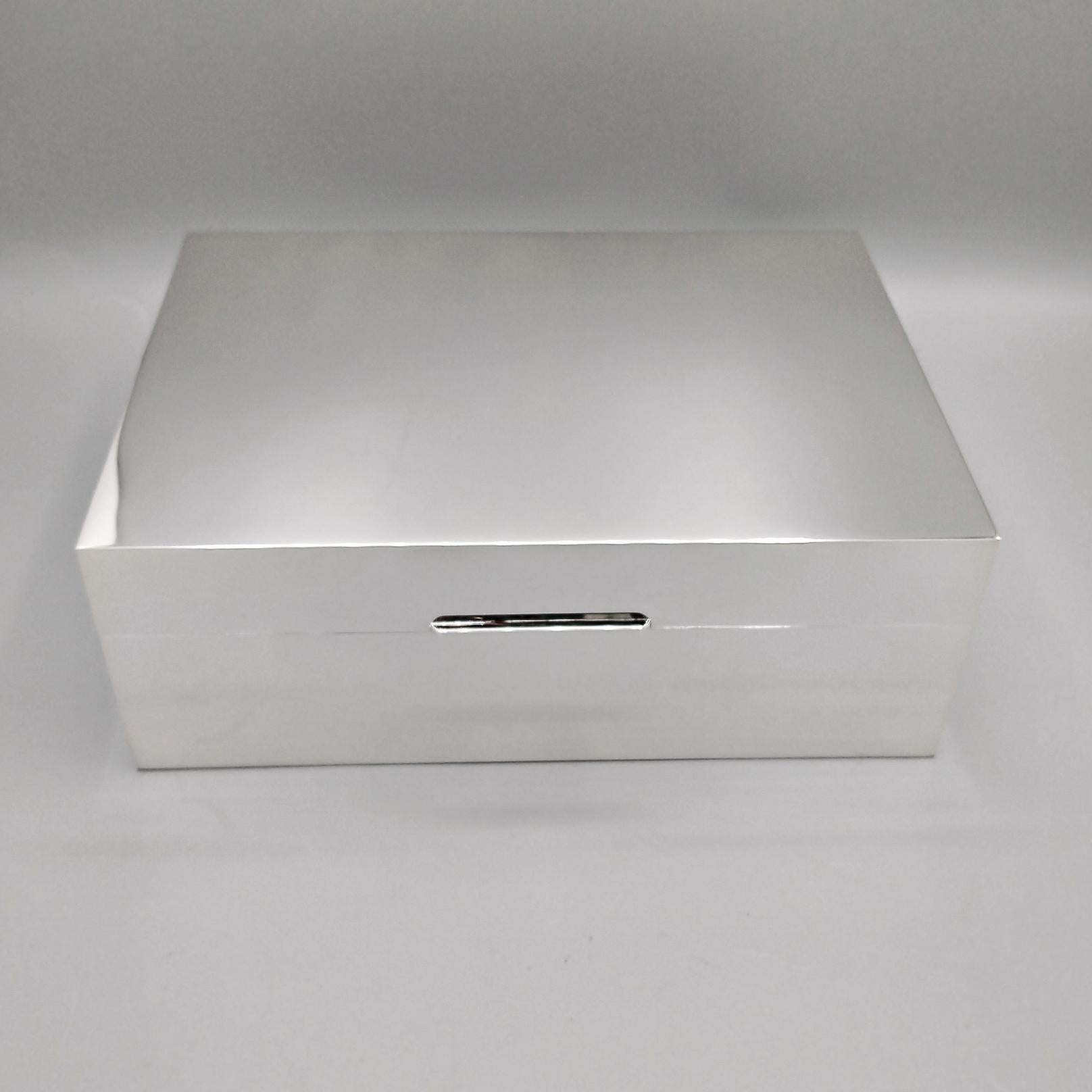 Caja para puros de plata de ley italiana del siglo XXI Moderno en venta