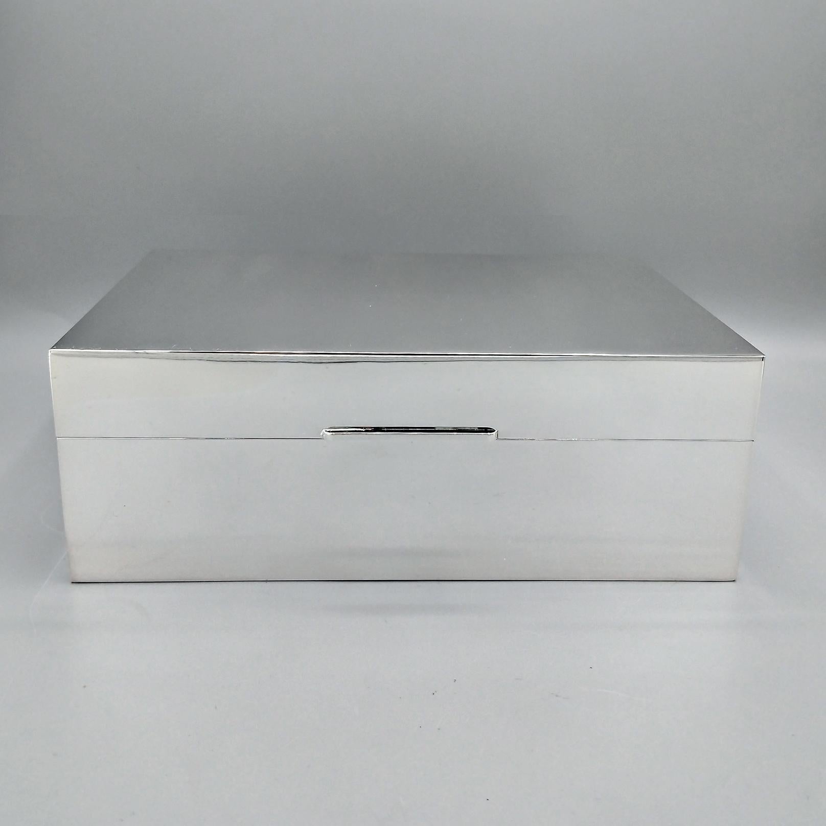Caja para puros de plata de ley italiana del siglo XXI Hecho a mano en venta