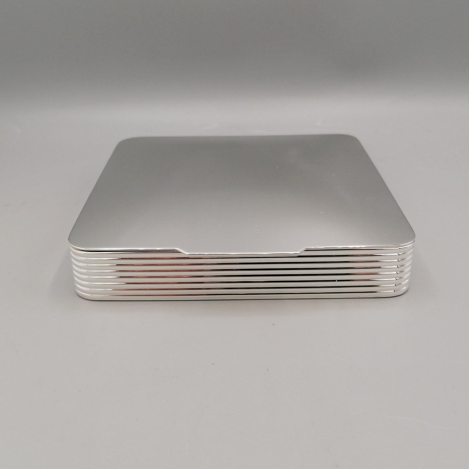 XXI Century Italian Sterling Silver Modern Table Box
Modern style 925 sterling silver table box.
The box is square in shape and the edge of the body is lined.
The lid is hinged and has been left completely smooth as has the inside of the box
