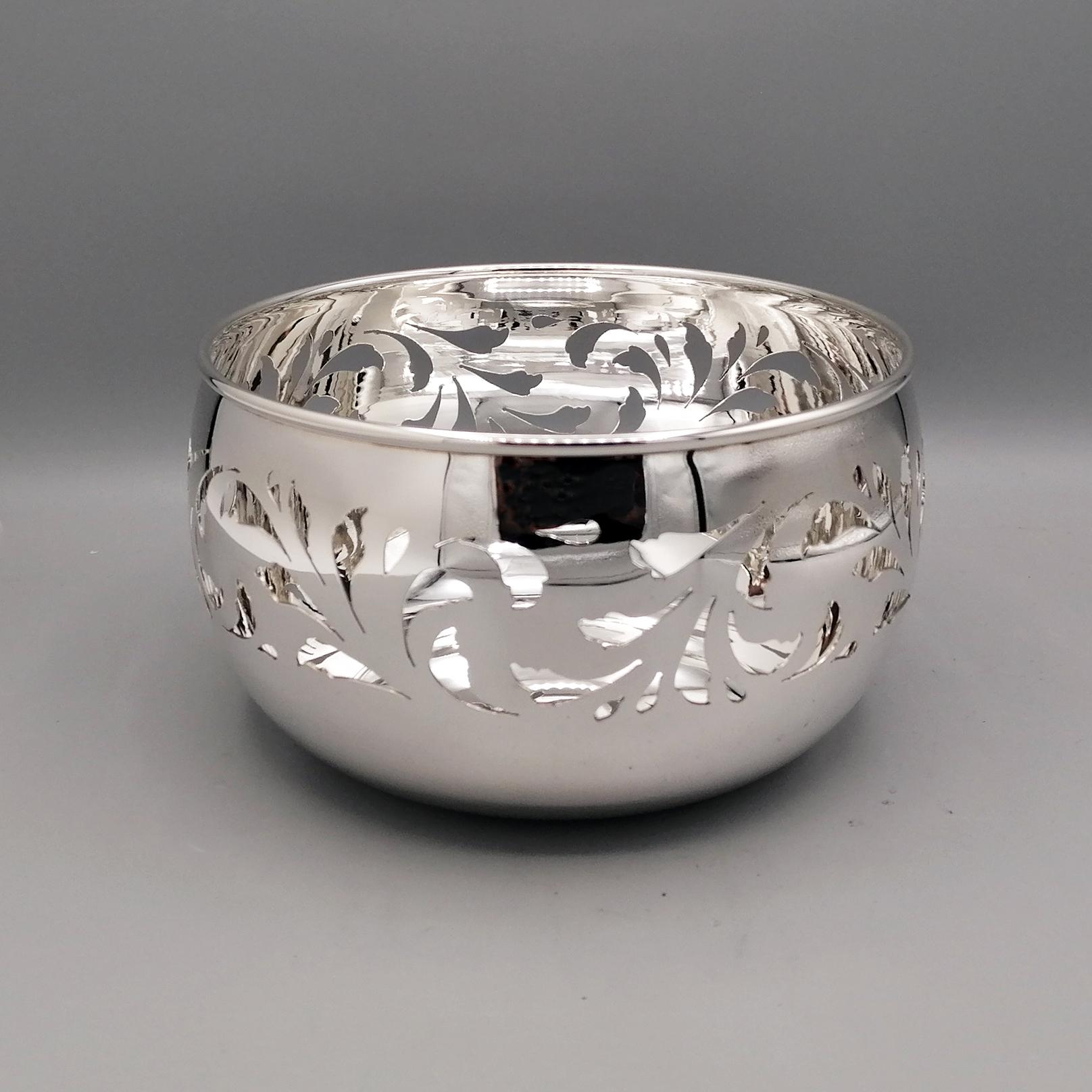 Elegant sterling silver bowl. 
The shape is rounded and onlythe top the finish is edge-turned for the so that it is not sharp.
The body was pierced in the central part entirely by hand with floral motifs and scrolls.
The lower part of the body was