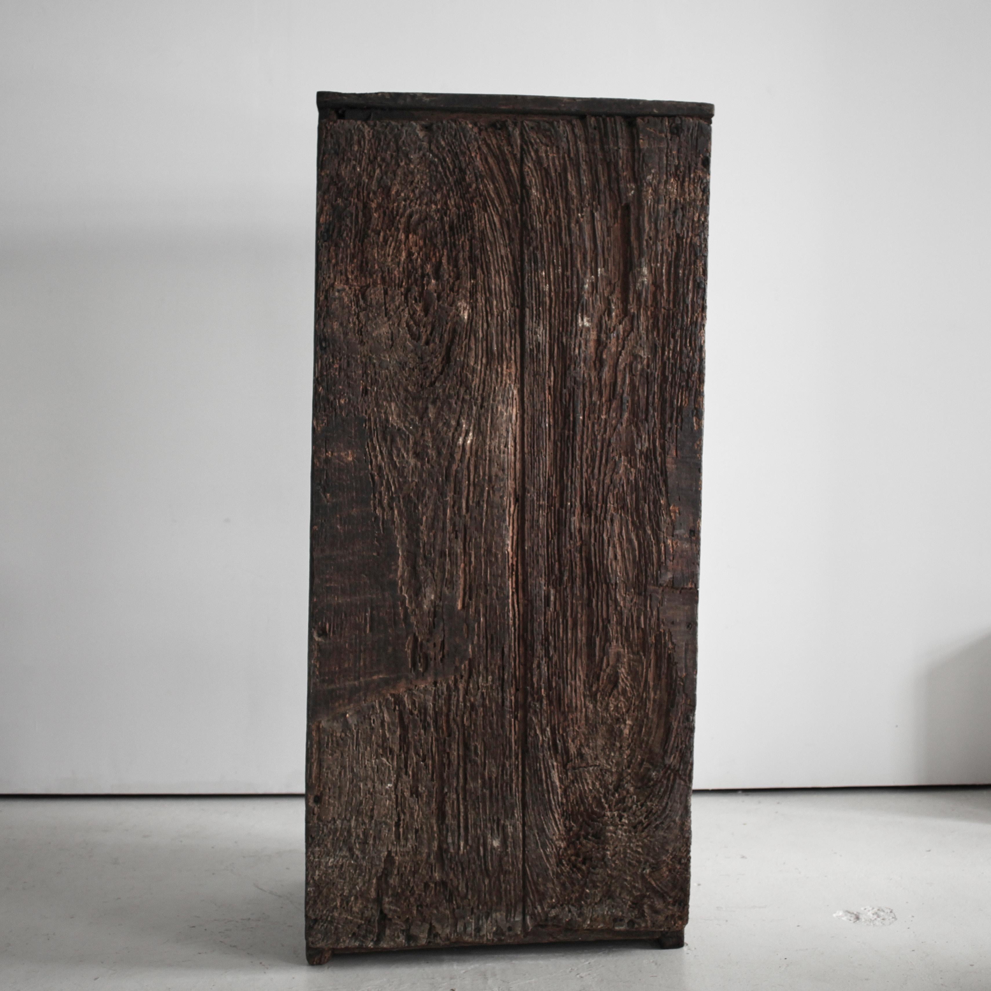 XXL 17Th C. Portuguese Mountain Cupboard In Blackened Chestnut Wabi Sabi For Sale 5
