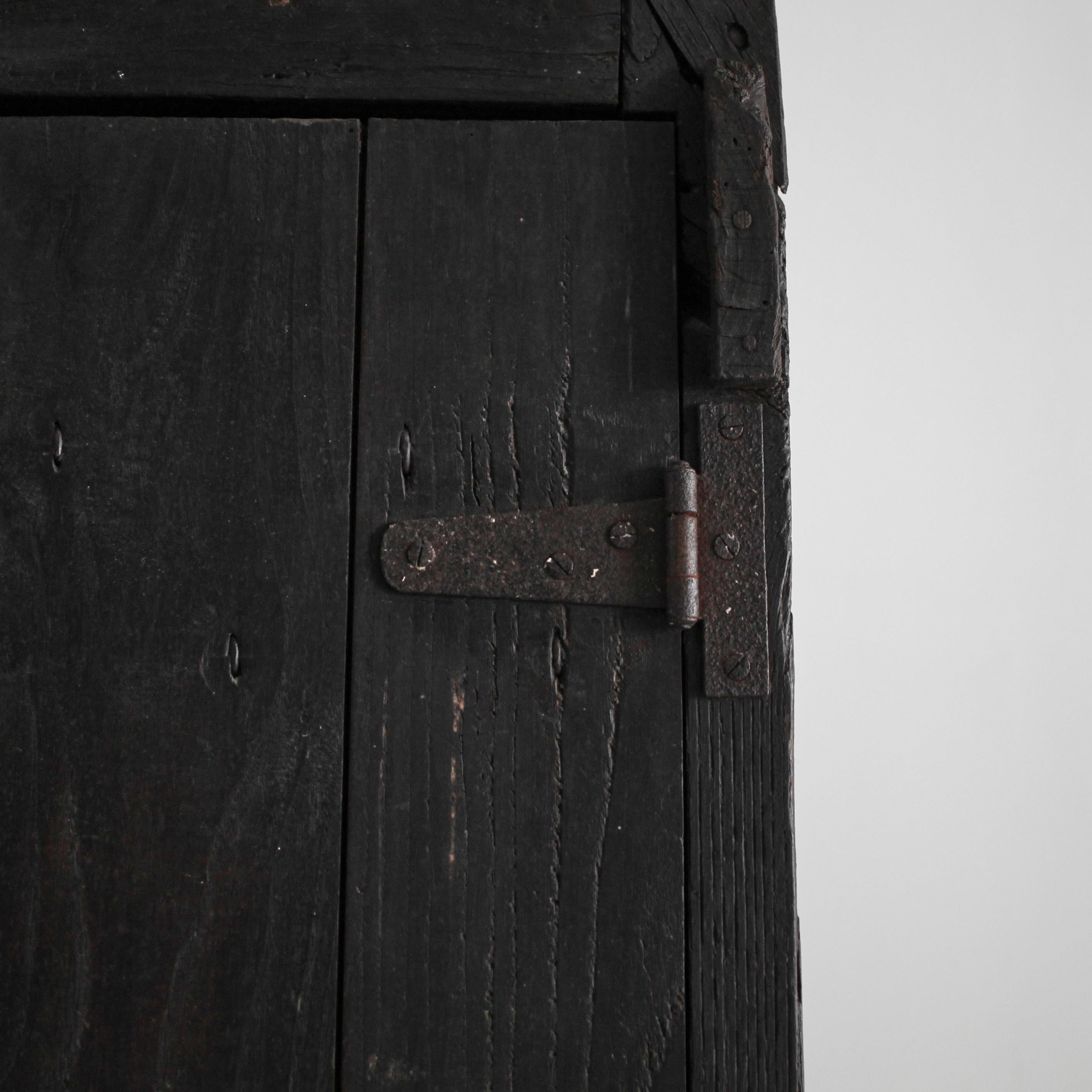 XXL 17Th C. Portuguese Mountain Cupboard In Blackened Chestnut Wabi Sabi For Sale 6