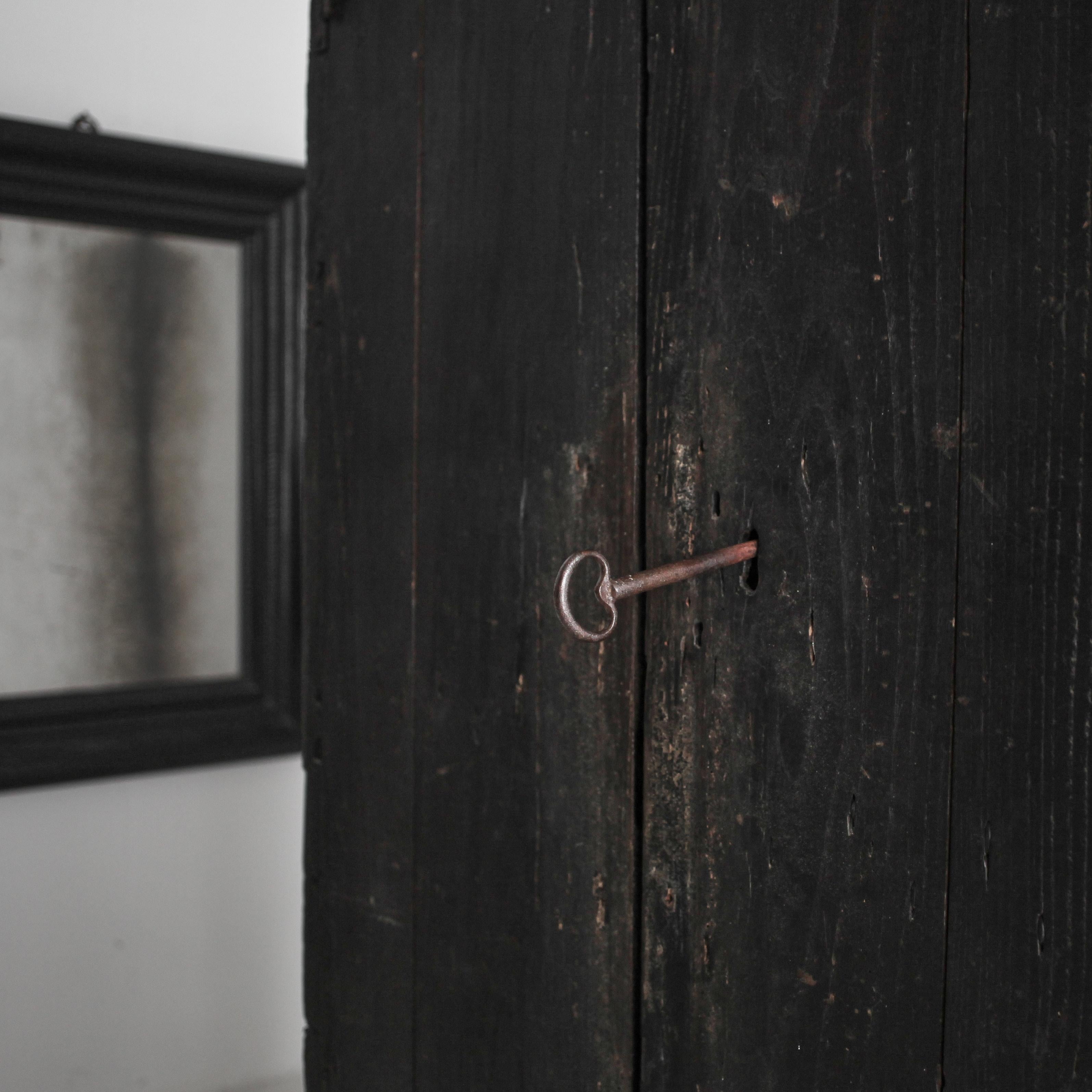 XXL 17Th C. Portuguese Mountain Cupboard In Blackened Chestnut Wabi Sabi For Sale 9