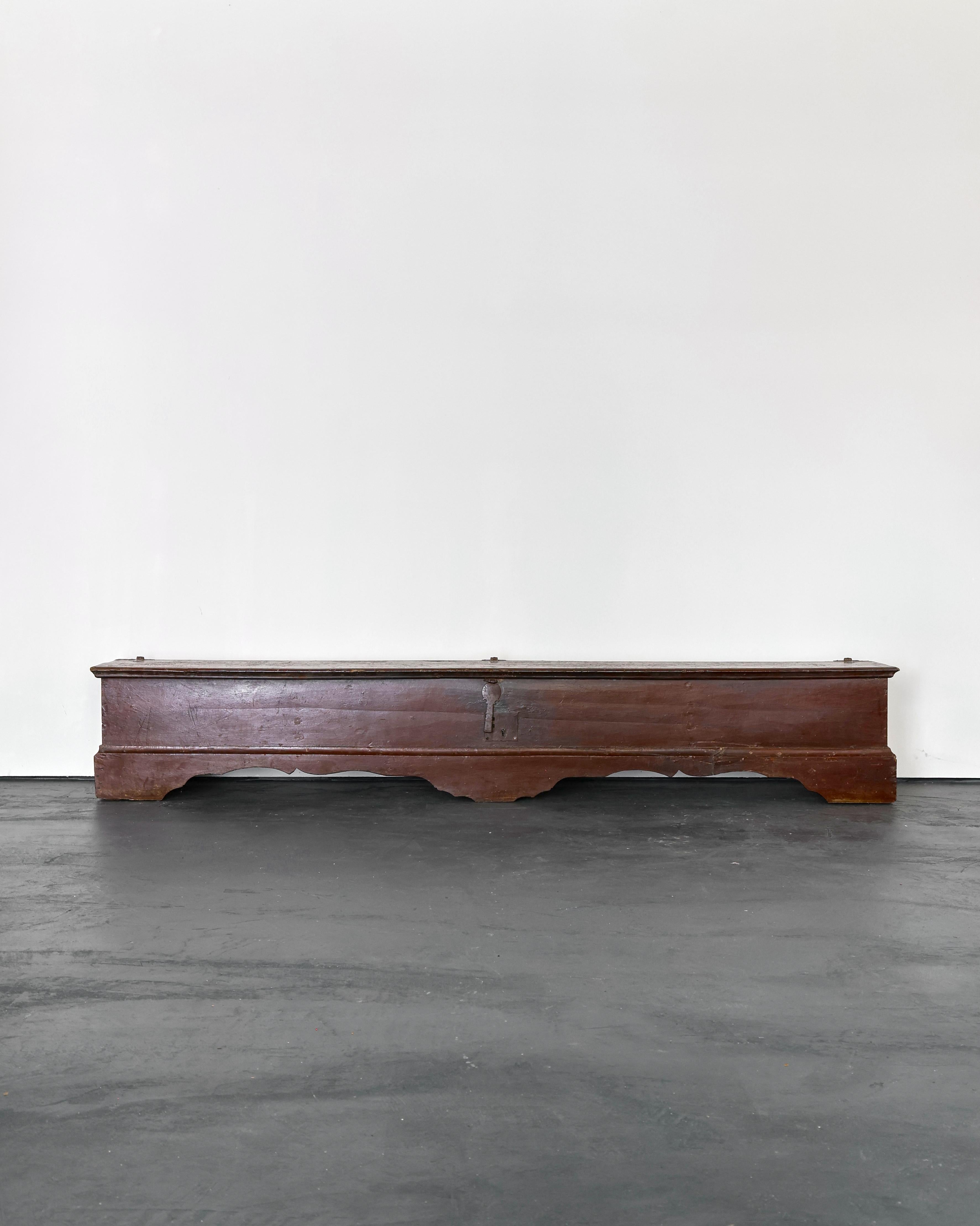 XXL 18th C. Catalan Coffer/Bench In Good Condition For Sale In London, GB