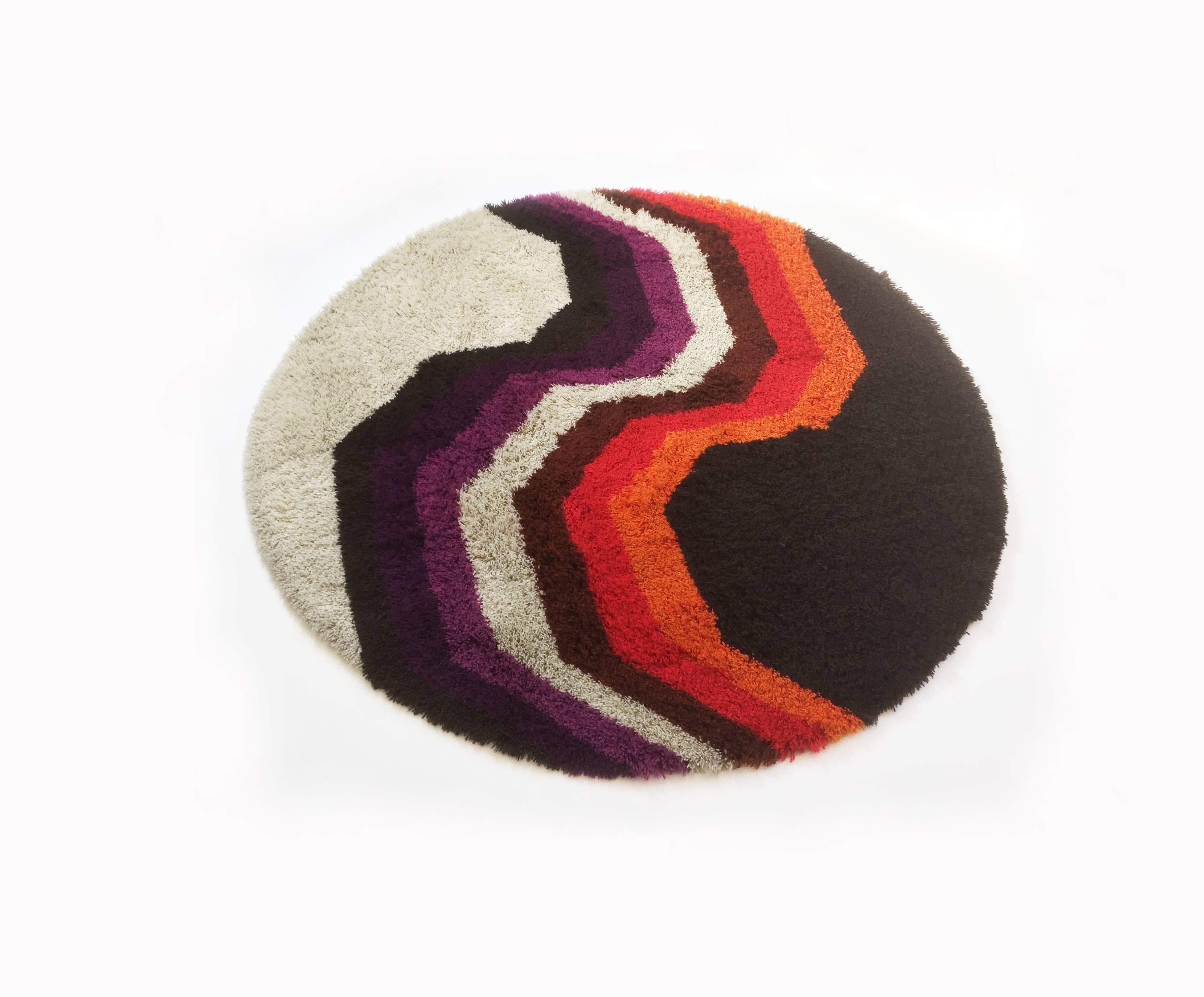 Article:

Rya rug 


Decade:

1970s


Origin:

Netherlands


Producer:

Desso, Netherlands



This rug is a great example of 1970s Pop Art interior. Made in high quality Rya weaving technique. This high quality Rya rug was