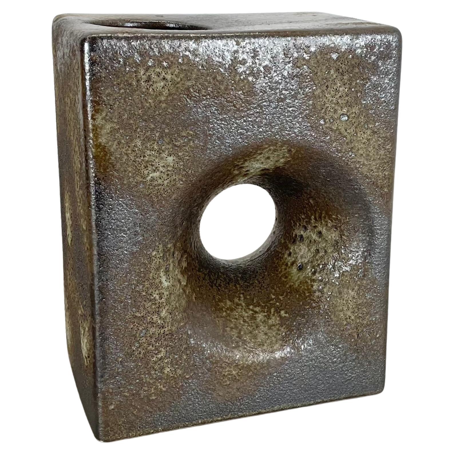 Vase brutaliste CUBIC Hole de 25 cm par Piet Vest Ceramics, Pays-Bas, 1970