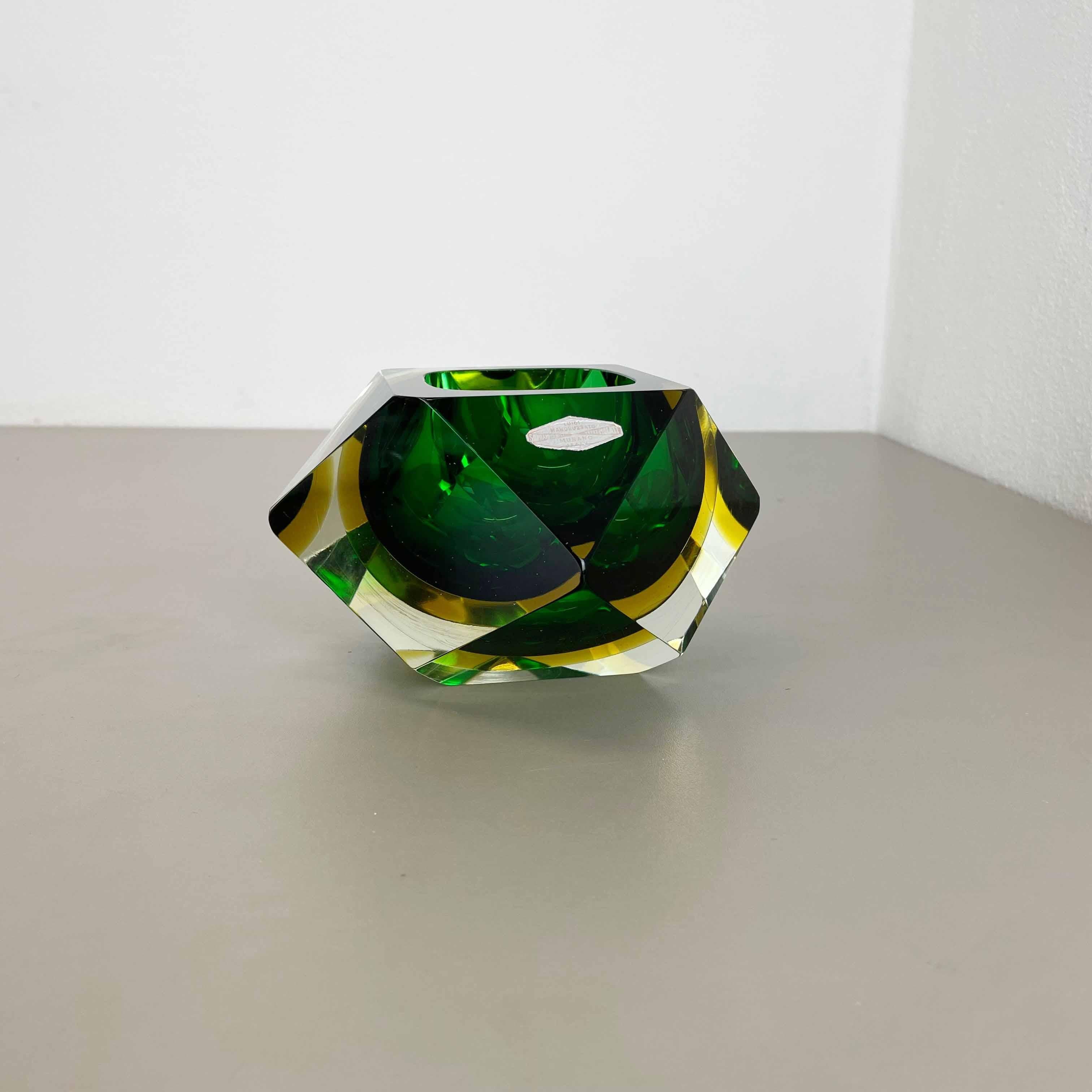 Article:

Murano glass ash tray one of a kind masterpiece in XXL Dimension

Origin:

Murano, Italy


Producer:

LUIGI Mandruzzato

This objects comes with original producer label.


Decade:

1970s



This original vintage xxl