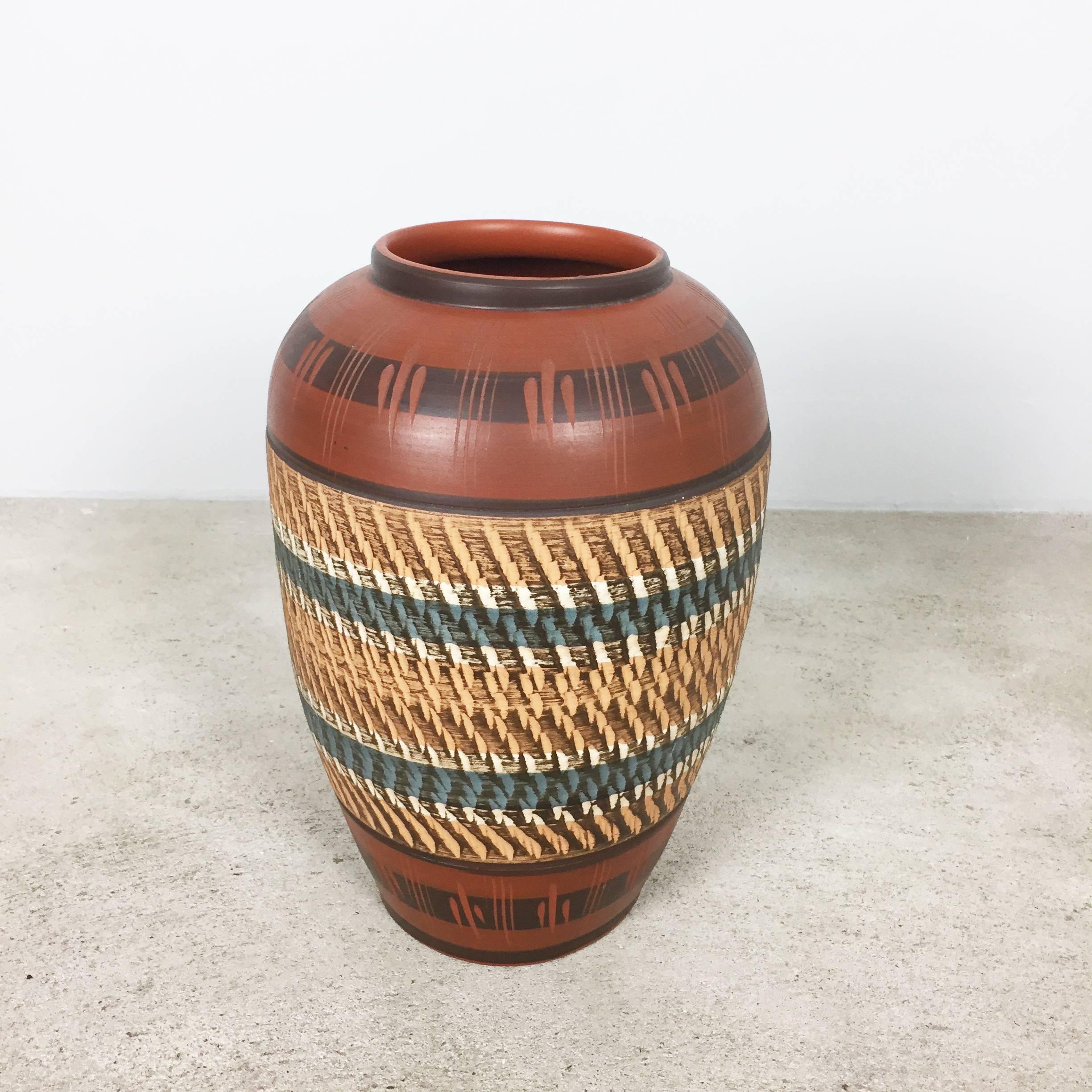 Mid-Century Modern Très grand vase vintage en céramique faite à la main, Allemagne, années 1960 en vente