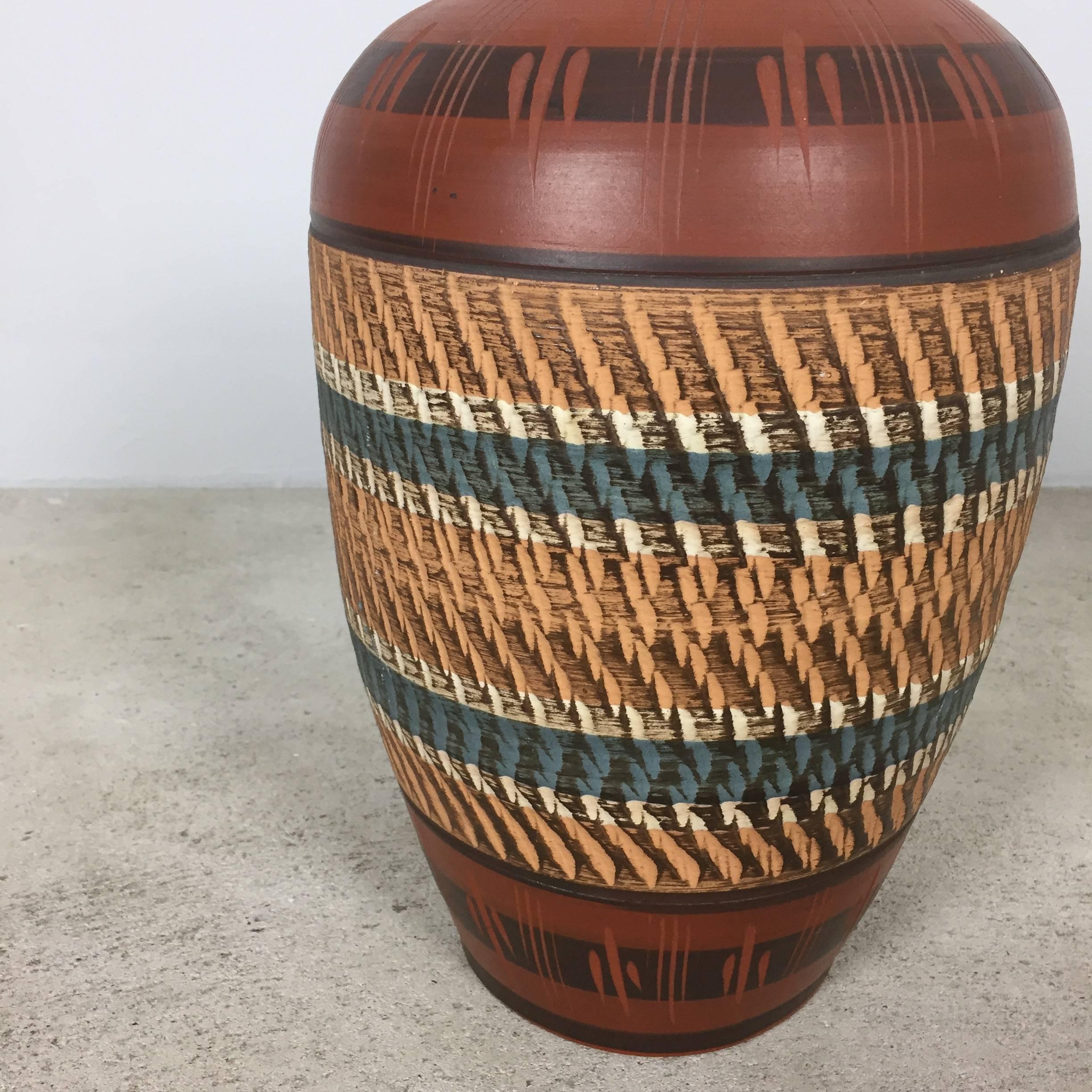 Allemand Très grand vase vintage en céramique faite à la main, Allemagne, années 1960 en vente