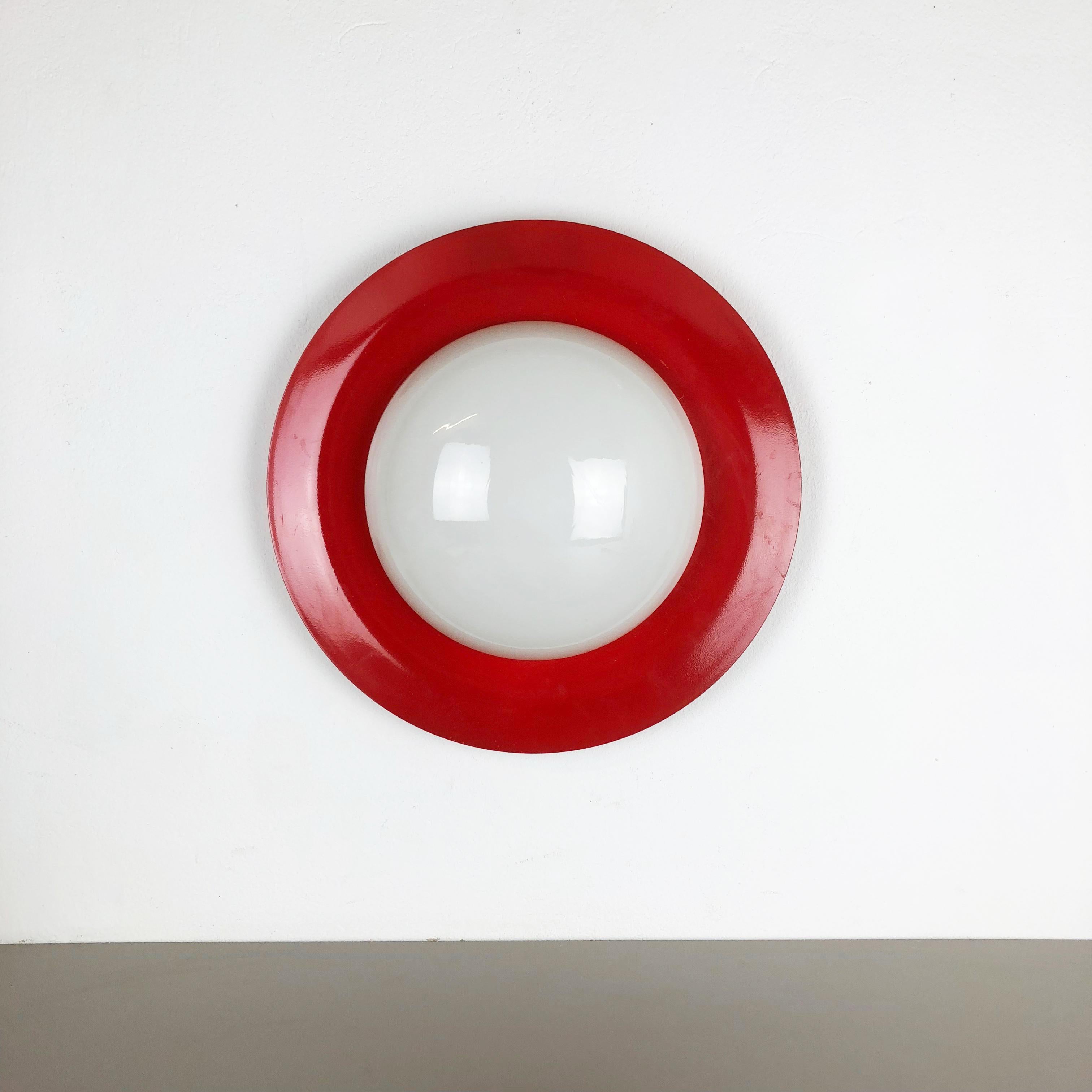Article:

Wall lights sconces with opal glass shades.



Origin:

Italy



Age:

1960s



Description:


original 1960s modernist Italian wall lights made of solid metal in red lacquer tone and opal glass elements in the middle.