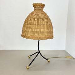 xxl 57cm Beautiful kalmar style metal + rattan tripod table light, Austria 1960s