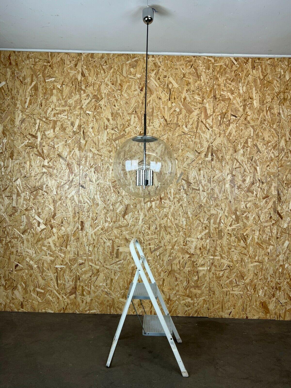 XXL 60s 70s lamp light ceiling lamp Limburg spherical lamp Ball Design 60s

Object: ceiling lamp

Manufacturer: Glashütte Limburg

Condition: good

Age: around 1960-1970

Dimensions:

Diameter = 45cm
Hanging height = 135cm

Other