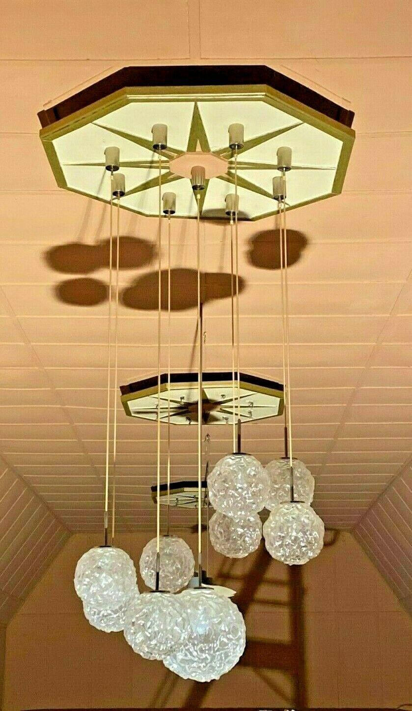 XXL 60s 70s ceiling light hanging lamp Cascade lamp Hillebrand Design 60s

Object: XXL Cascade lamp

Manufacturer: Hillebrand

Condition: good - vintage

Age: around 1960-1970

Dimensions:

Diameter = 110cm
Hanging height = 220cm
1x
