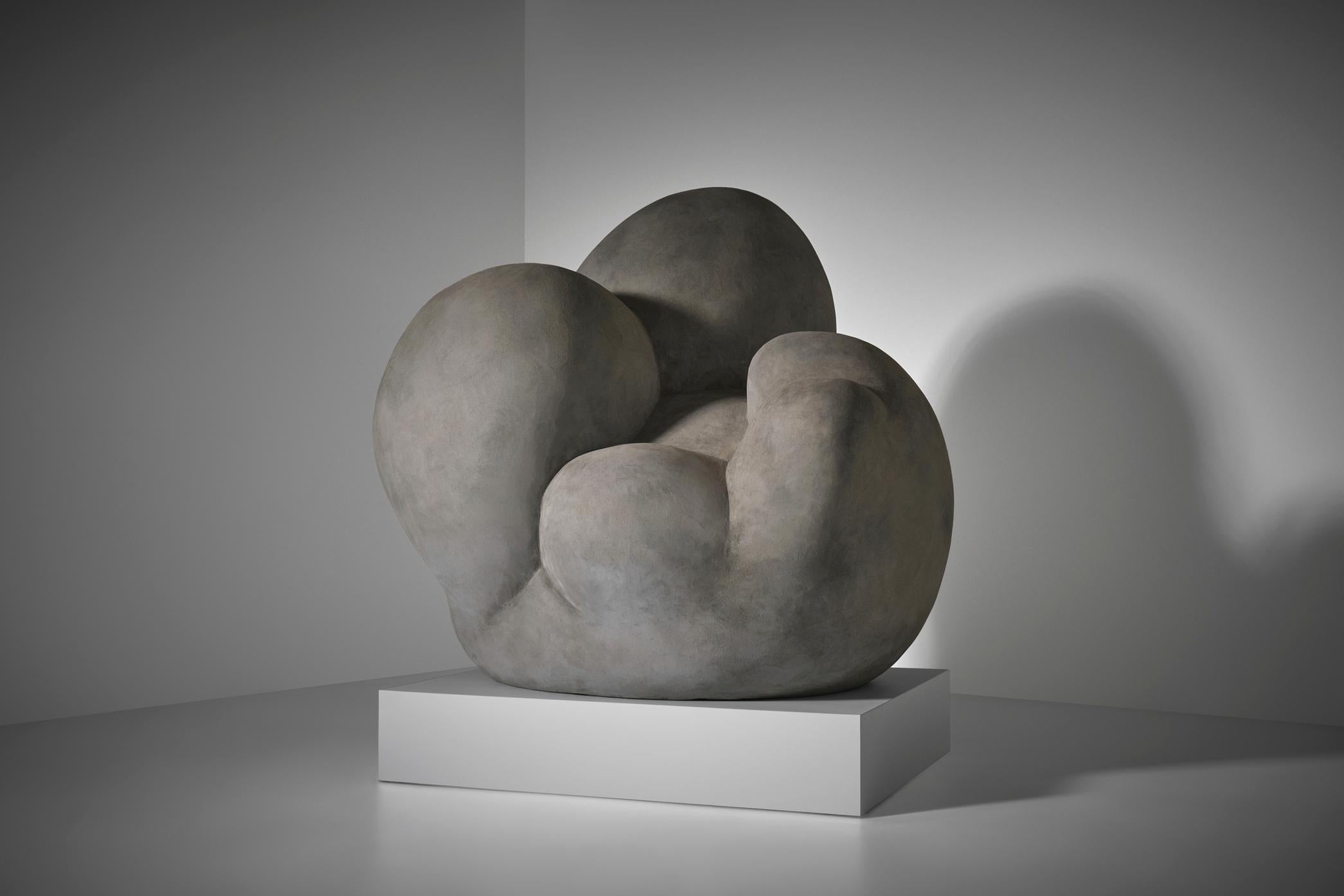 XXL Scultura amorfa di Gabriel Gouttard (Lione 1927-2015), Francia 1960. Impressionante scultura fluida e amorfa, che mostra una caratteristica tensione tra morbidezza e solidità: forme arrotondate e fluide che emergono come se fossero modellate da