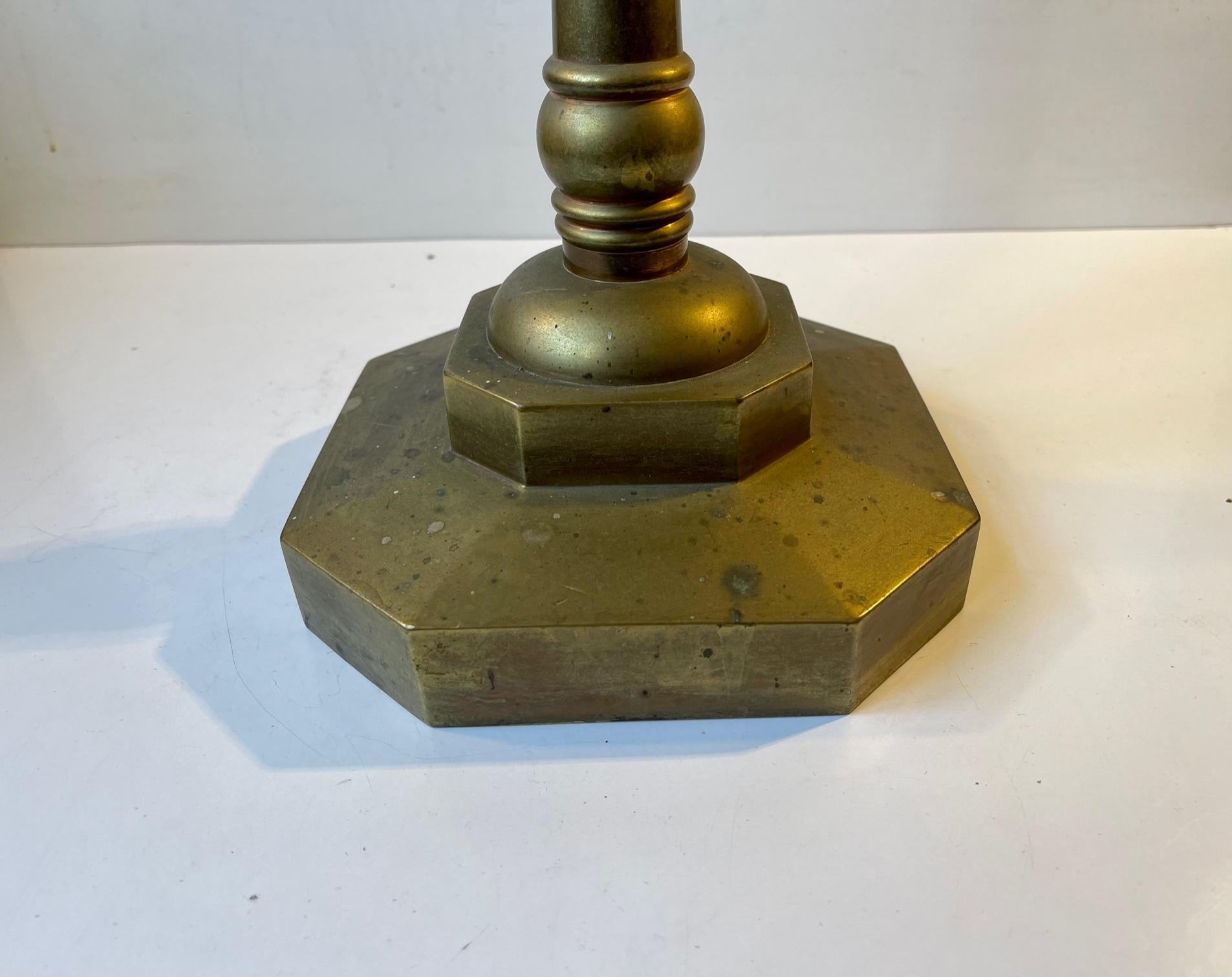 XXL Antiker 7-armiger Menorah-Kerzenhalter aus Messing, 1920er Jahre (Art déco) im Angebot