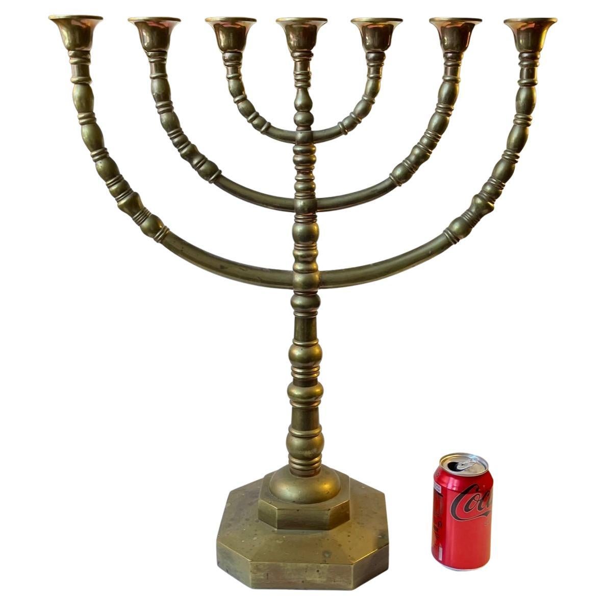 XXL Antiker 7-armiger Menorah-Kerzenhalter aus Messing, 1920er Jahre im Angebot