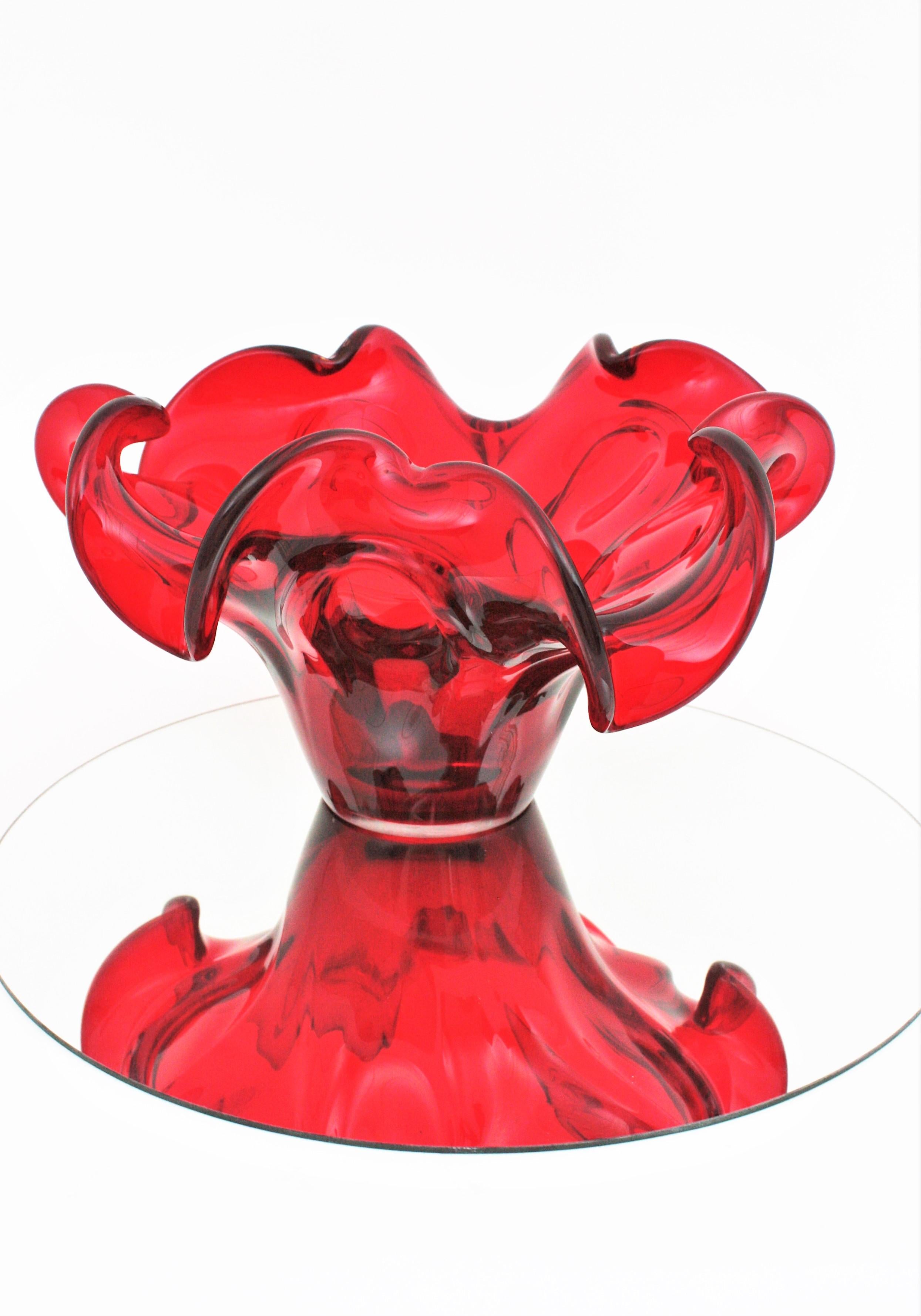 XXL Archimede Seguso Murano Rubinrote Sommerso-Glas-Tafelaufsatz Schale im Angebot 1