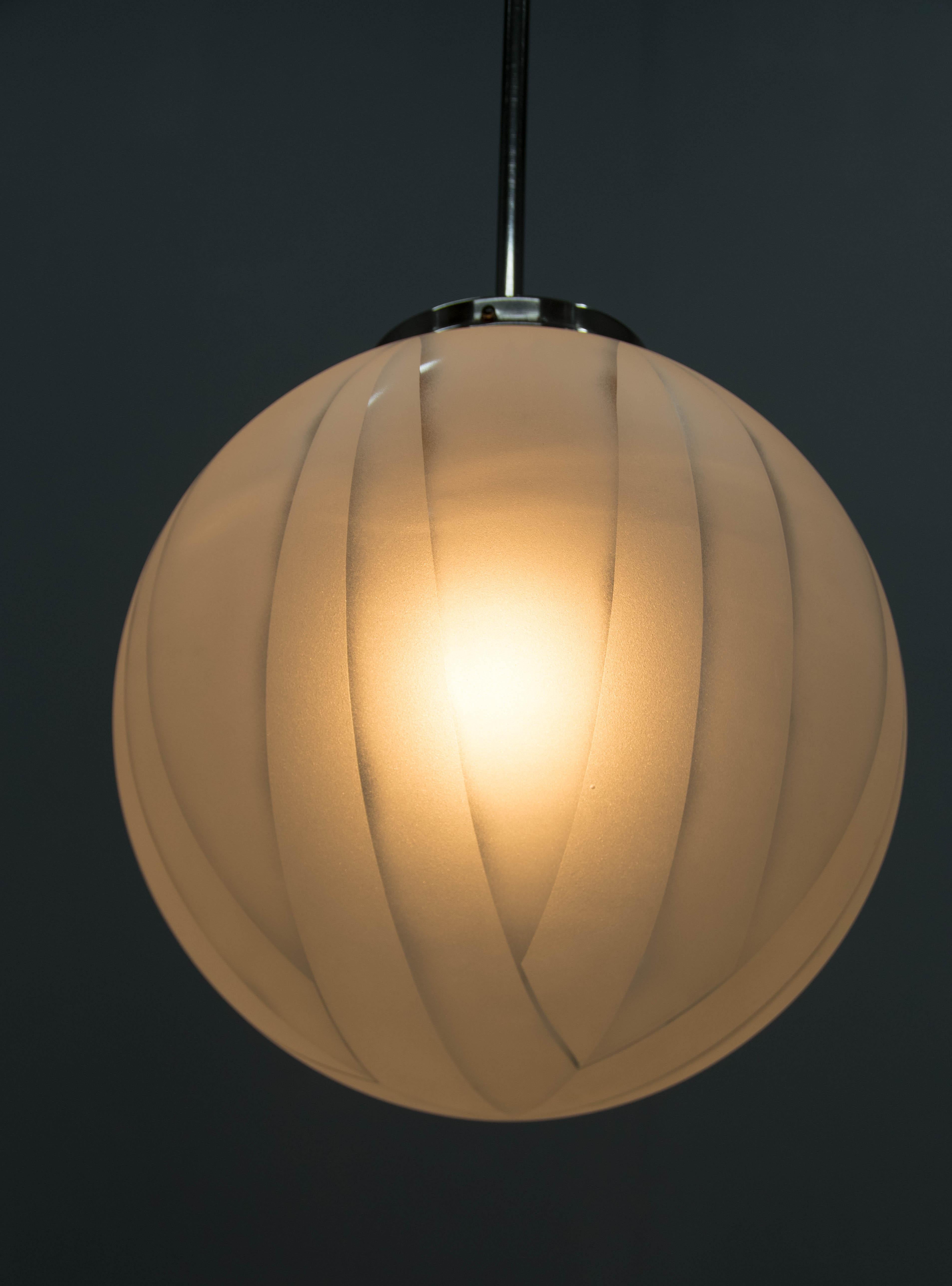 Metà XX secolo Ciondolo Art Deco XXL, anni '30 in vendita