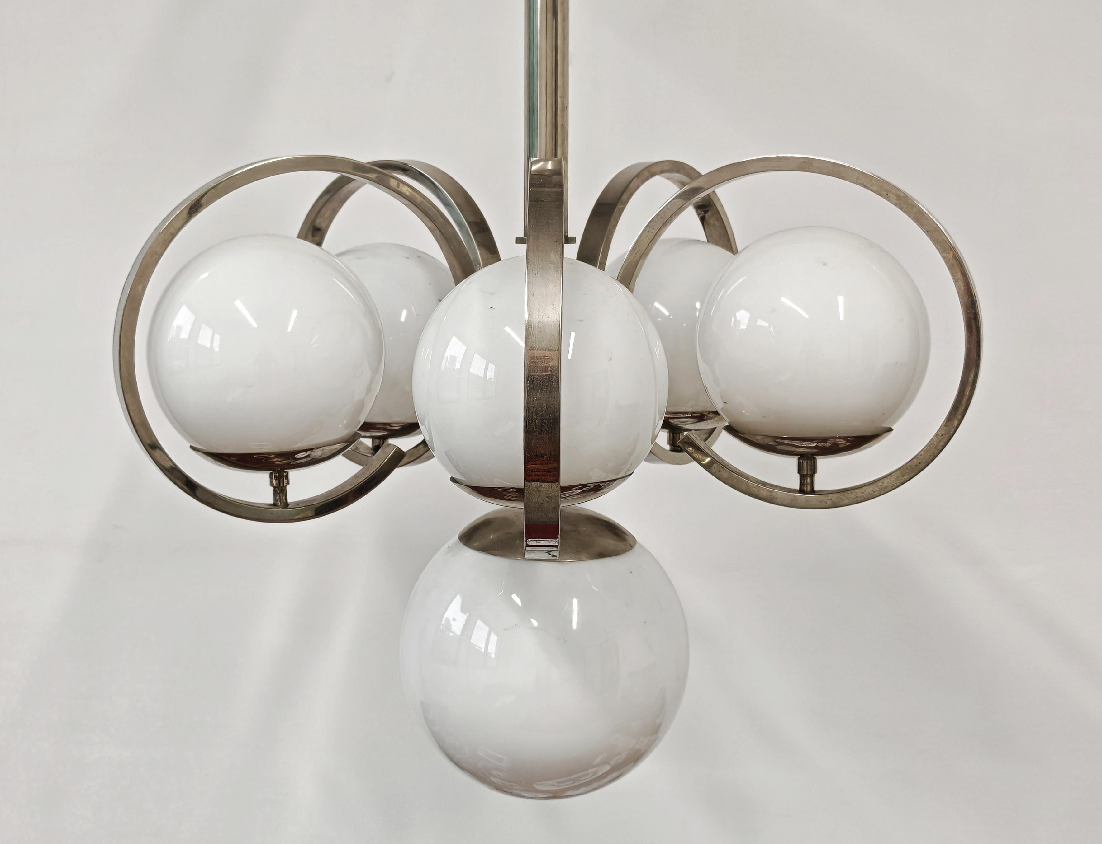 Lustre de salon XXL Bauhaus en laiton nickelé et verre de lait en vente 5