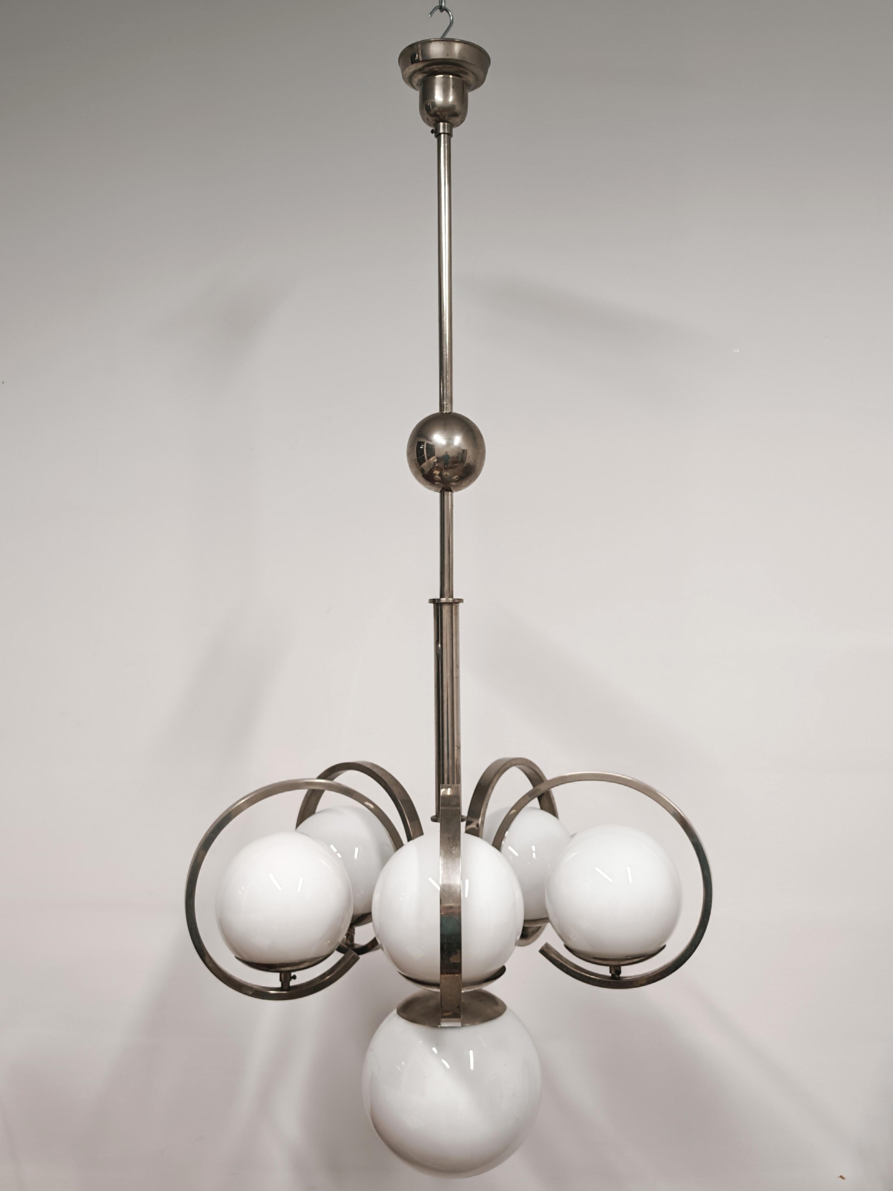 Allemand Lustre de salon XXL Bauhaus en laiton nickelé et verre de lait en vente