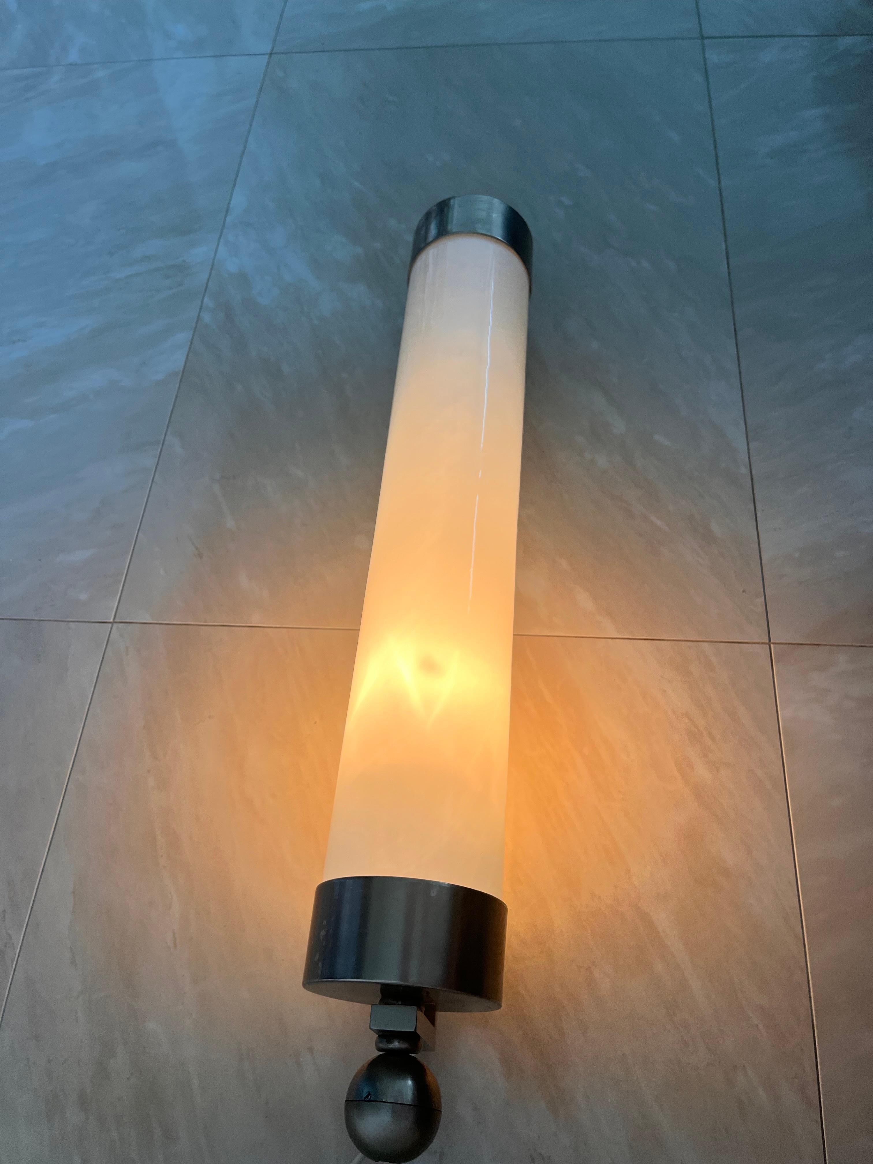 XXL Große Wandleuchte aus Chrom und Milchglas Bauhaus / Funktionalistische Wandleuchte - 1930er Jahre (Tschechisch) im Angebot