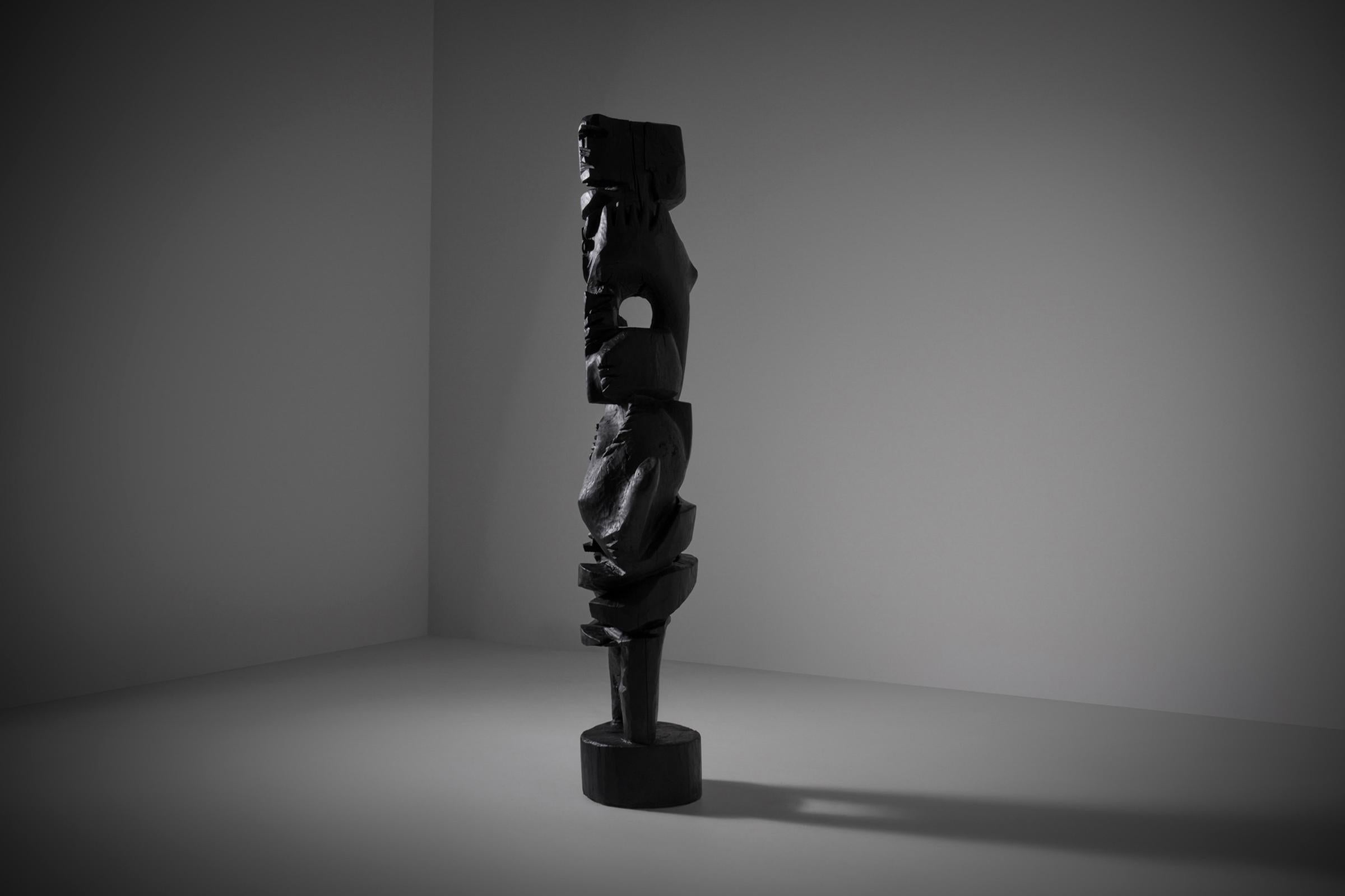 italien XXL Sculpture en bois teinté noir, 1970 en vente