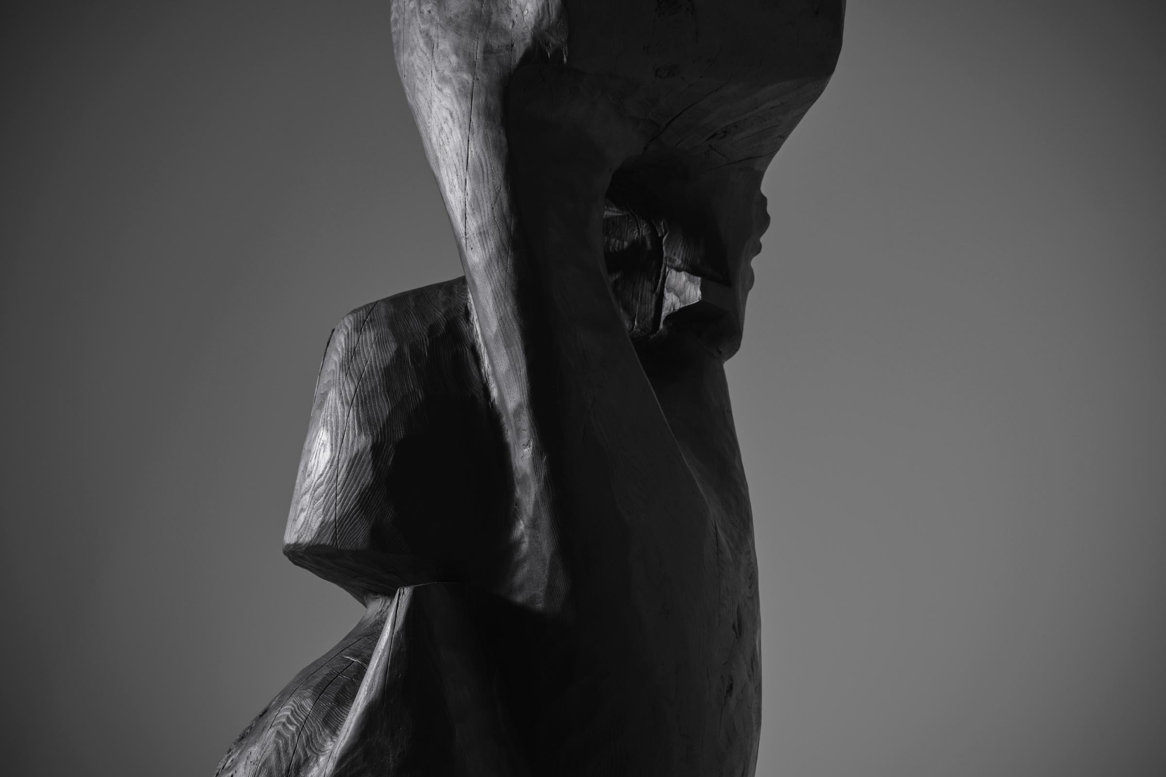 Sculpté à la main XXL Sculpture en bois teinté noir, 1970 en vente