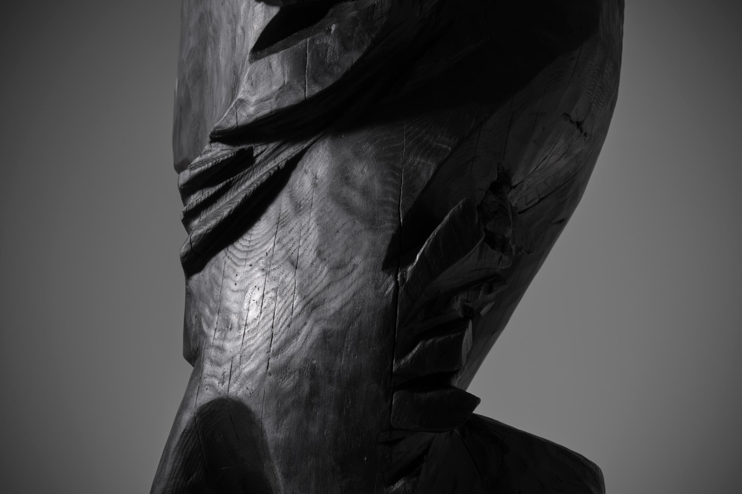 Fin du 20e siècle XXL Sculpture en bois teinté noir, 1970 en vente