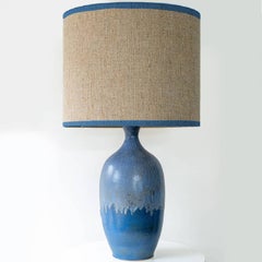 Blaue XXL-Keramik-Tischlampe, passender Lampenschirm von R. Houben