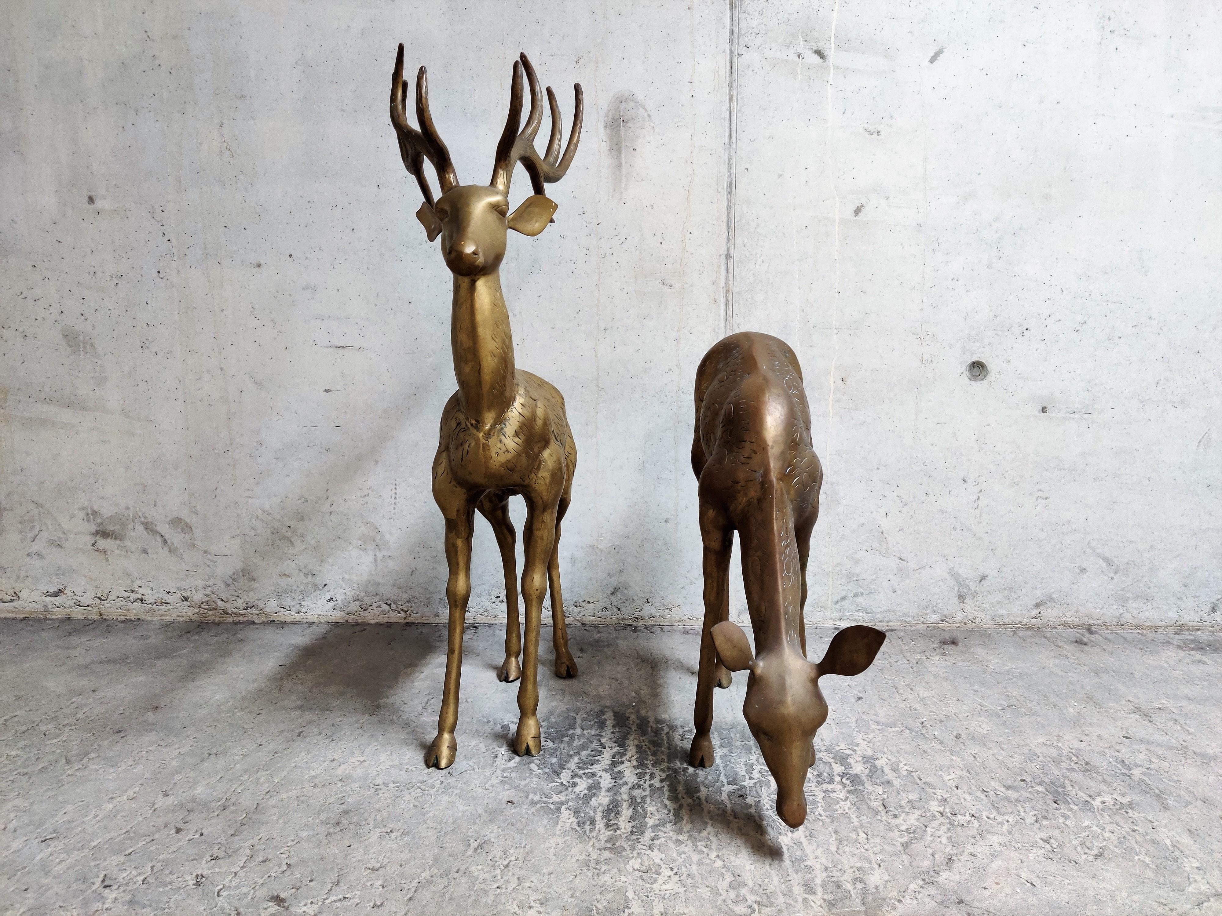 Pair of large brass deer sculpture with antlers.

Beautiful original condition, light patina.

Beautiful elegant decorative sculpture.

1970s, France

Dimensions:
Height 82cm/32.28