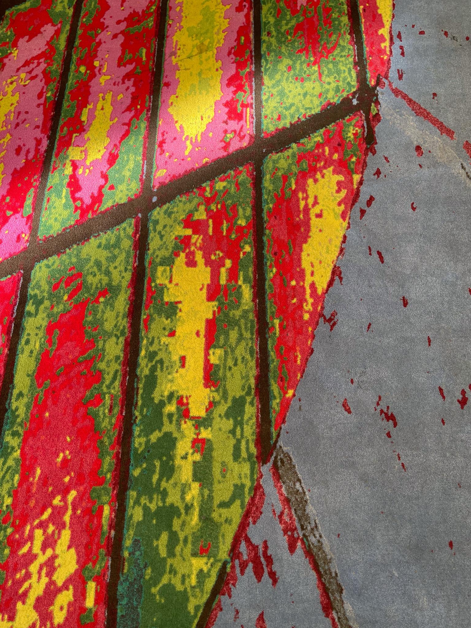 XXL Teppich aus abstrakter Glasmalerei einer Kirche im Angebot 1
