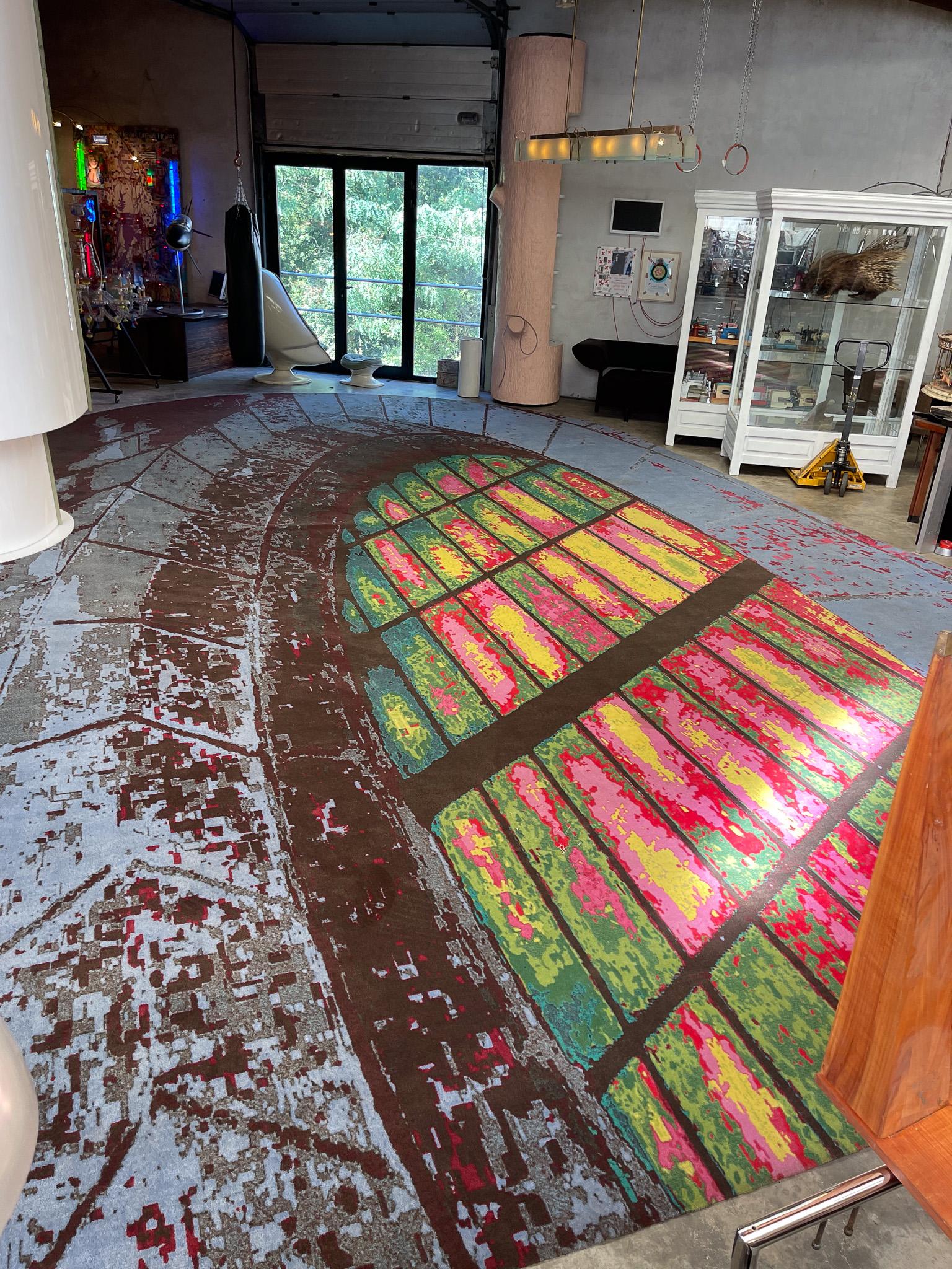 XXL Teppich aus abstrakter Glasmalerei einer Kirche im Angebot 2