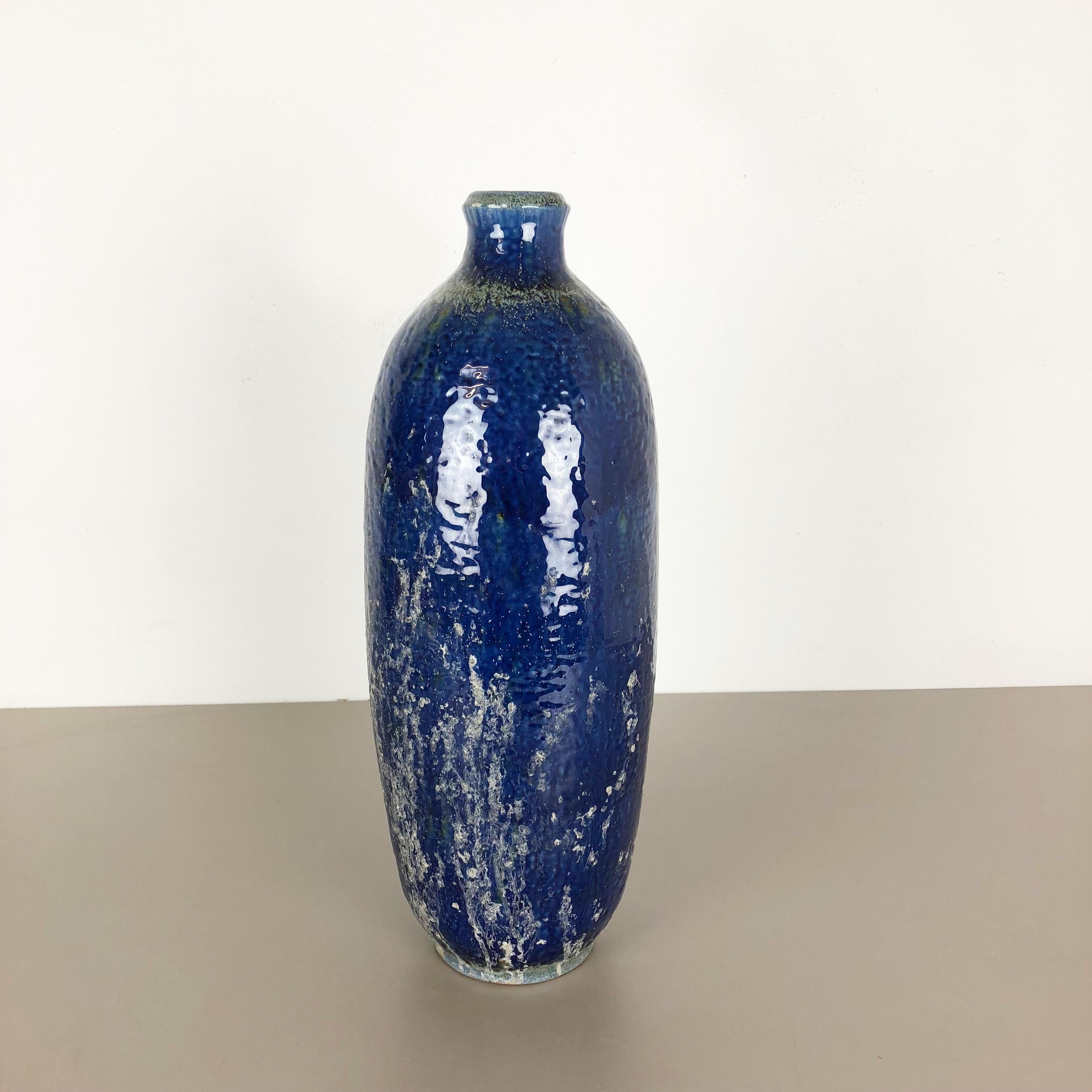 Articolo:

vaso in ceramica


Origine:

Germania


Progettista:

Heinz Siery


Produttore:

Carstens Tönnieshof, Germania


Decennio:

1970s


Questo originale oggetto in ceramica vintage è stato disegnato da Heinz Siery e