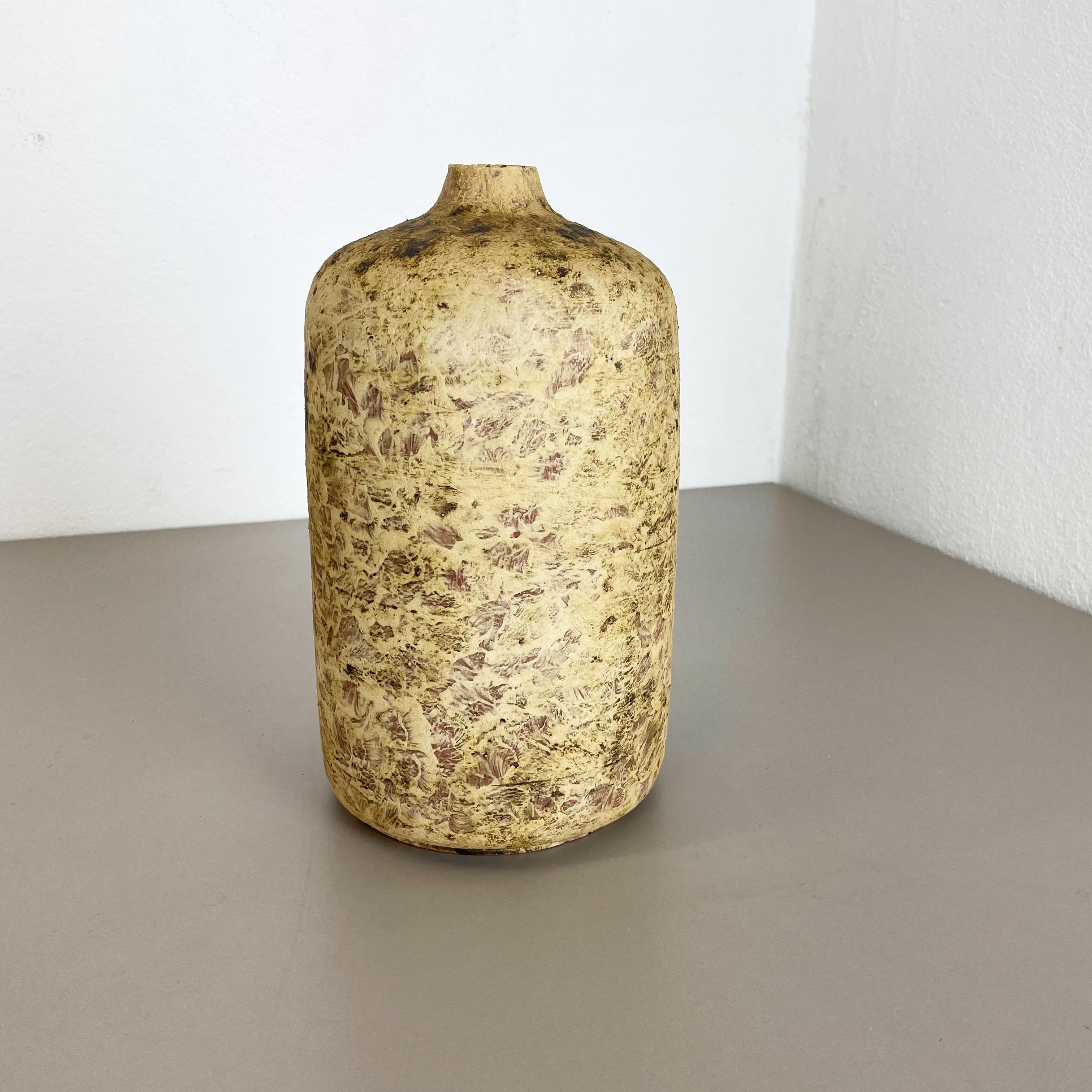 Article:

Ceramic stoneware object


Designer and producer:

Gerhard Liebenthron

Information:

Gerhard Liebenthron, Bremen
1925 †2005


Decade:

1960s


This original vintage Studio Pottery Object was designed by Gerhard