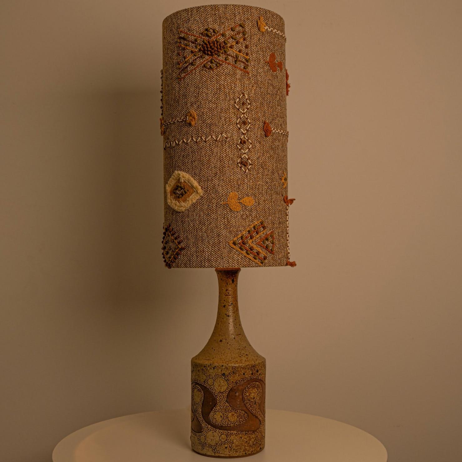 Altro Lampada da tavolo XXL in ceramica di Mette Stiil con paralume personalizzato, Danimarca 1960 in vendita