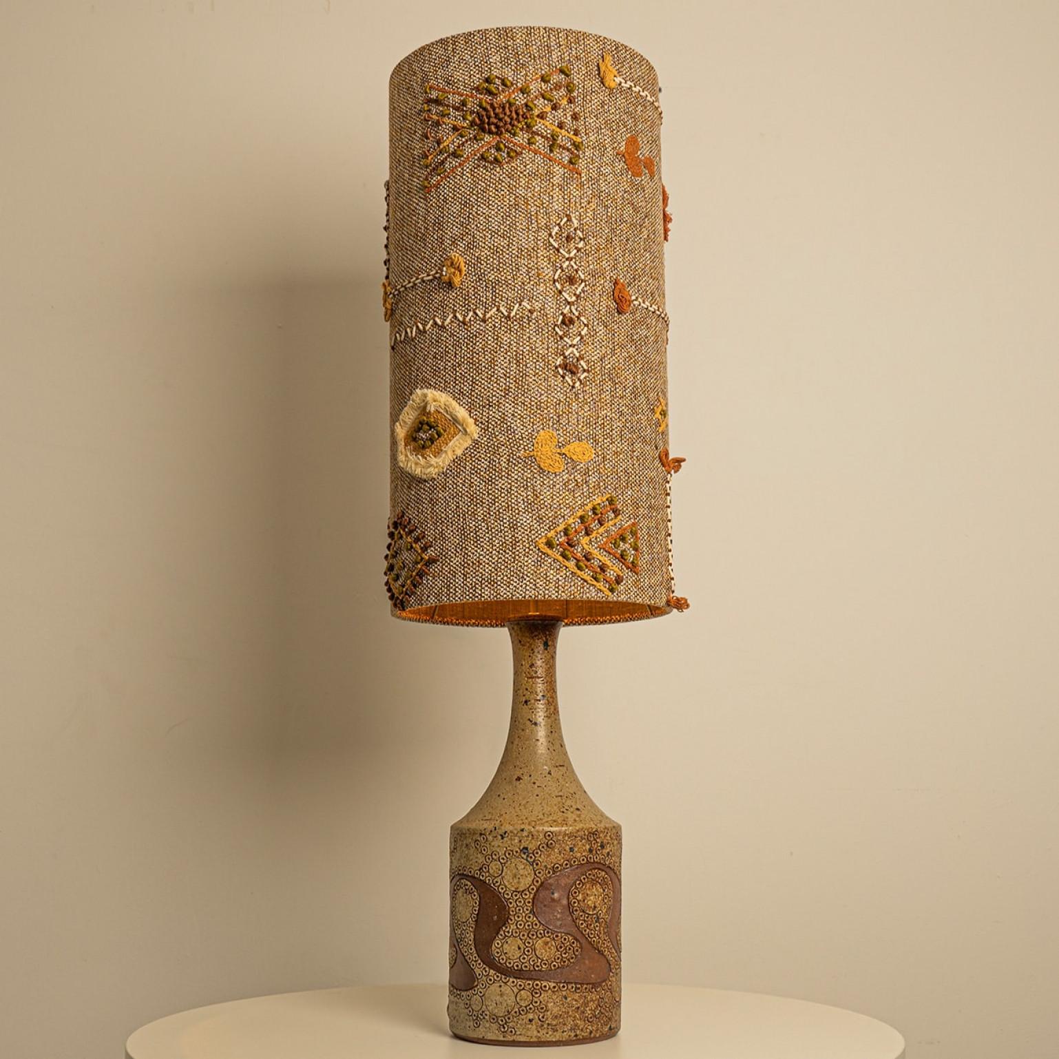 Lámpara de sobremesa XXL de cerámica de Mette Stiil con pantalla personalizada, Dinamarca 1960 mediados del siglo XX en venta