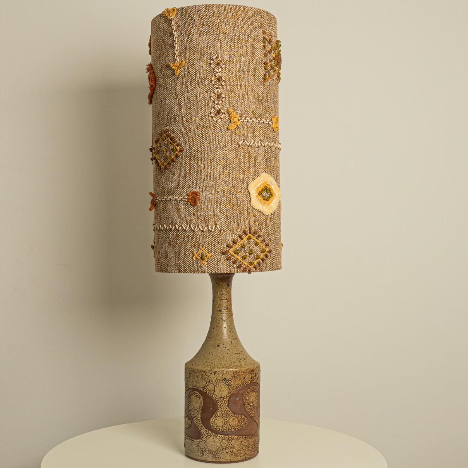 Ceramica Lampada da tavolo XXL in ceramica di Mette Stiil con paralume personalizzato, Danimarca 1960 in vendita