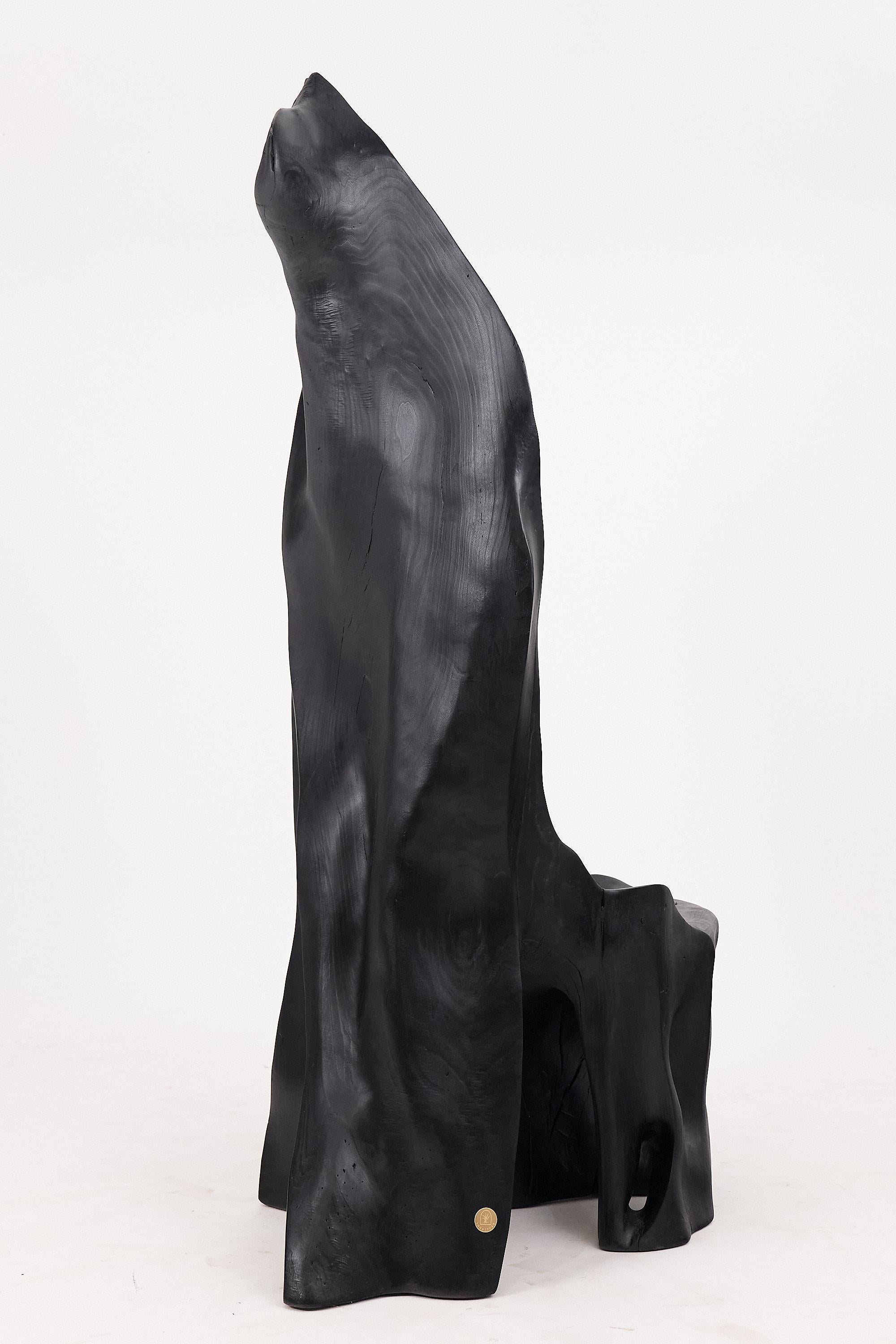 Silla Trono XXL de madera negra carbonizada con forma orgánica by Logniture en venta 7