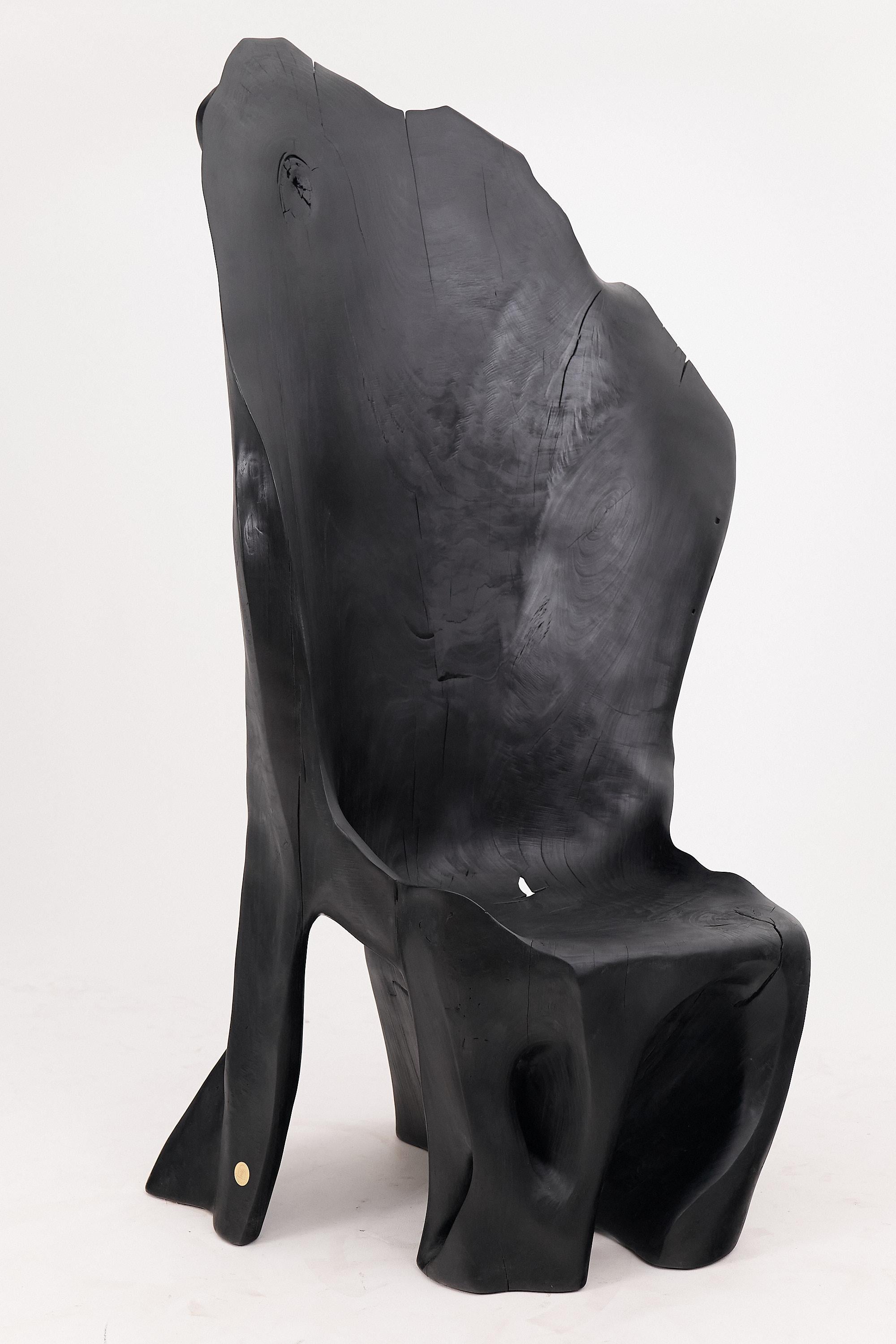Silla Trono XXL de madera negra carbonizada con forma orgánica by Logniture en venta 11