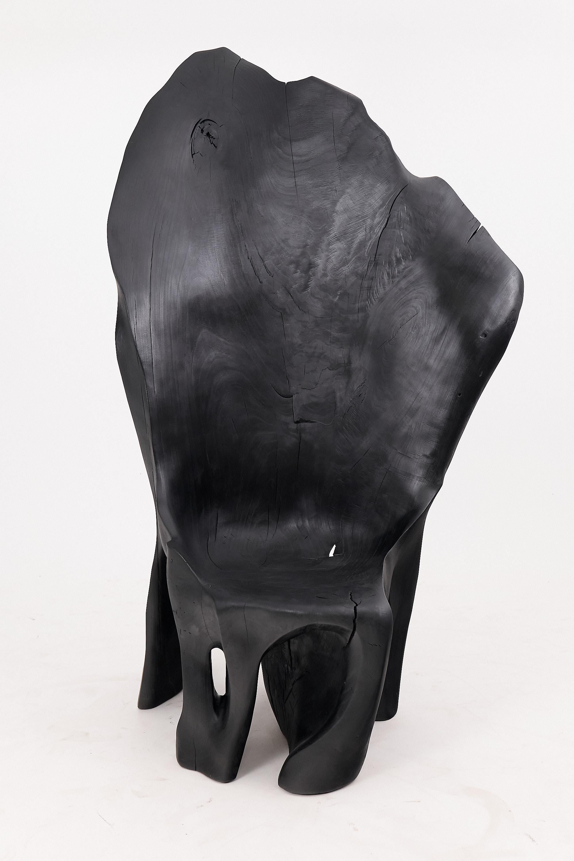 Silla Trono XXL de madera negra carbonizada con forma orgánica by Logniture Moderno orgánico en venta