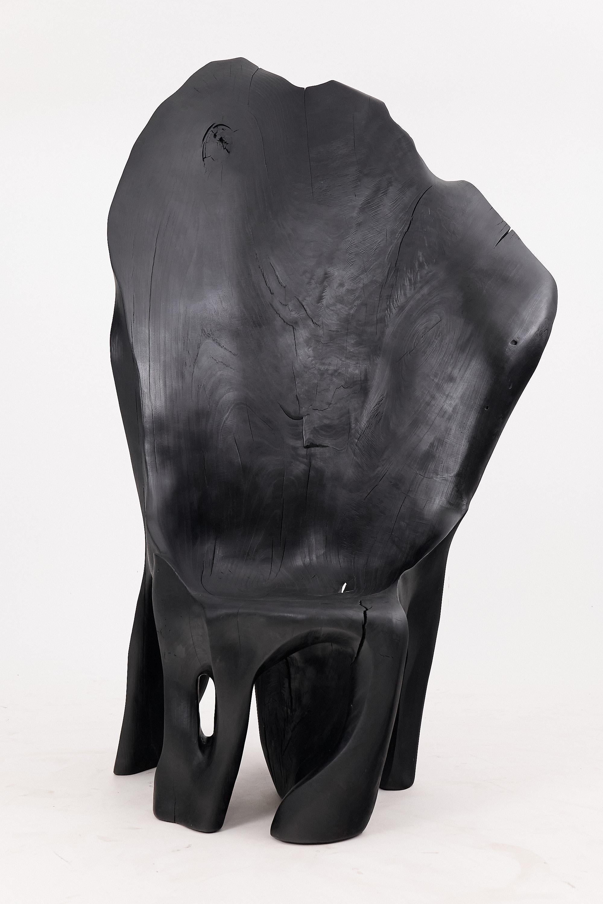 Silla Trono XXL de madera negra carbonizada con forma orgánica by Logniture Croata en venta