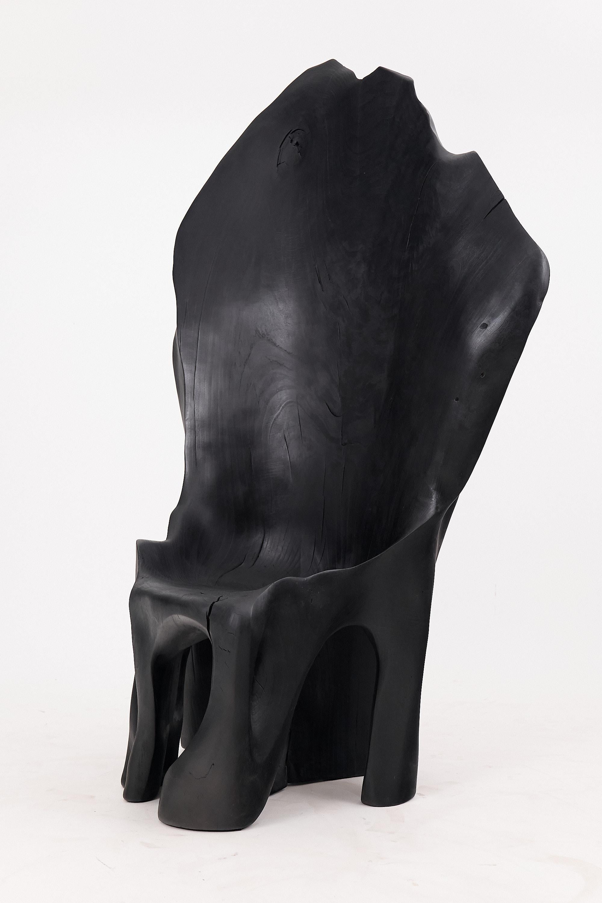Silla Trono XXL de madera negra carbonizada con forma orgánica by Logniture Tallado en venta
