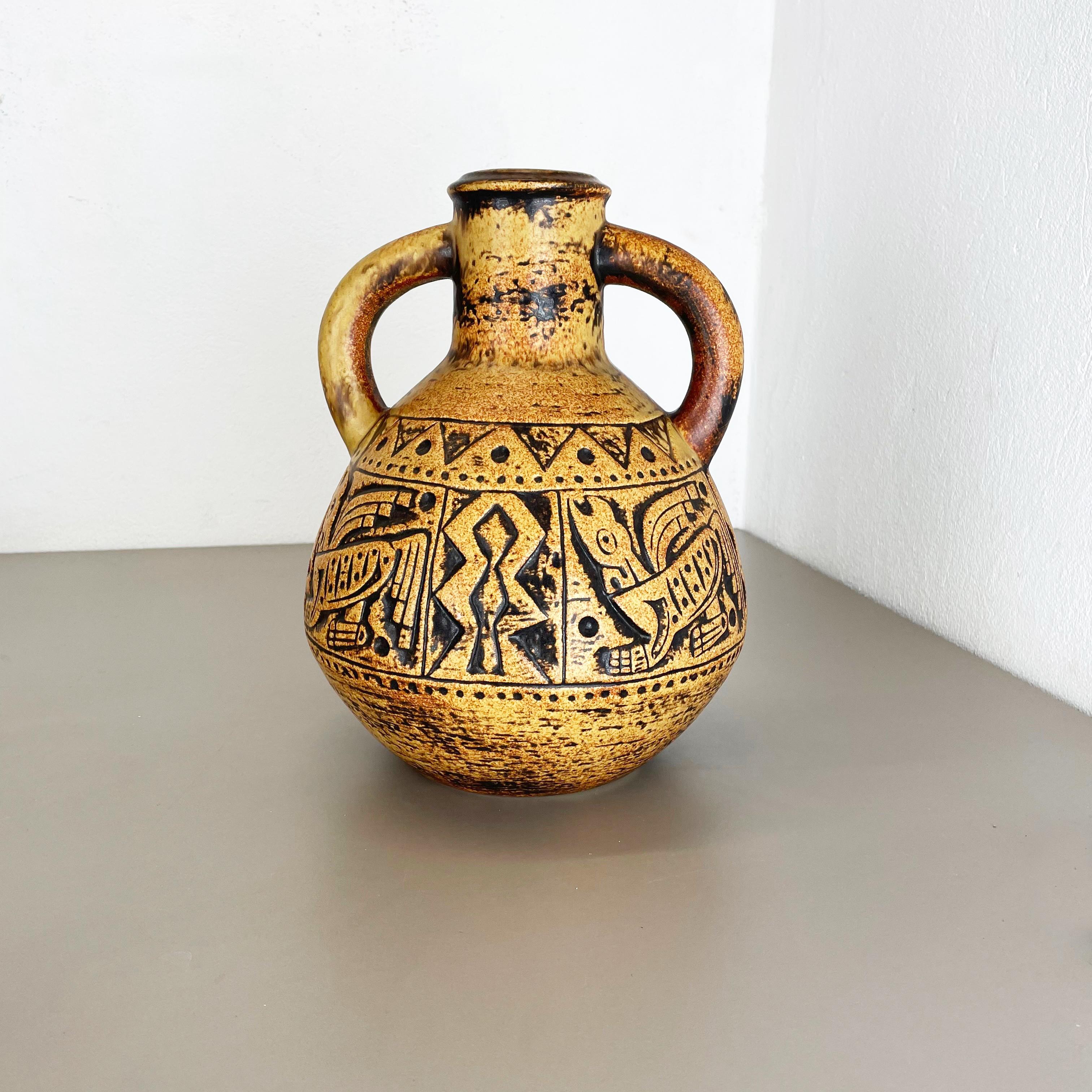 Article:

Pottery ceramic vase


Producer:

JASBA Ceramic, Germany



Decade:

1970s




Original vintage 1970s pottery ceramic vase made in Germany. High quality German production with a nice abstract brutalist structure and super