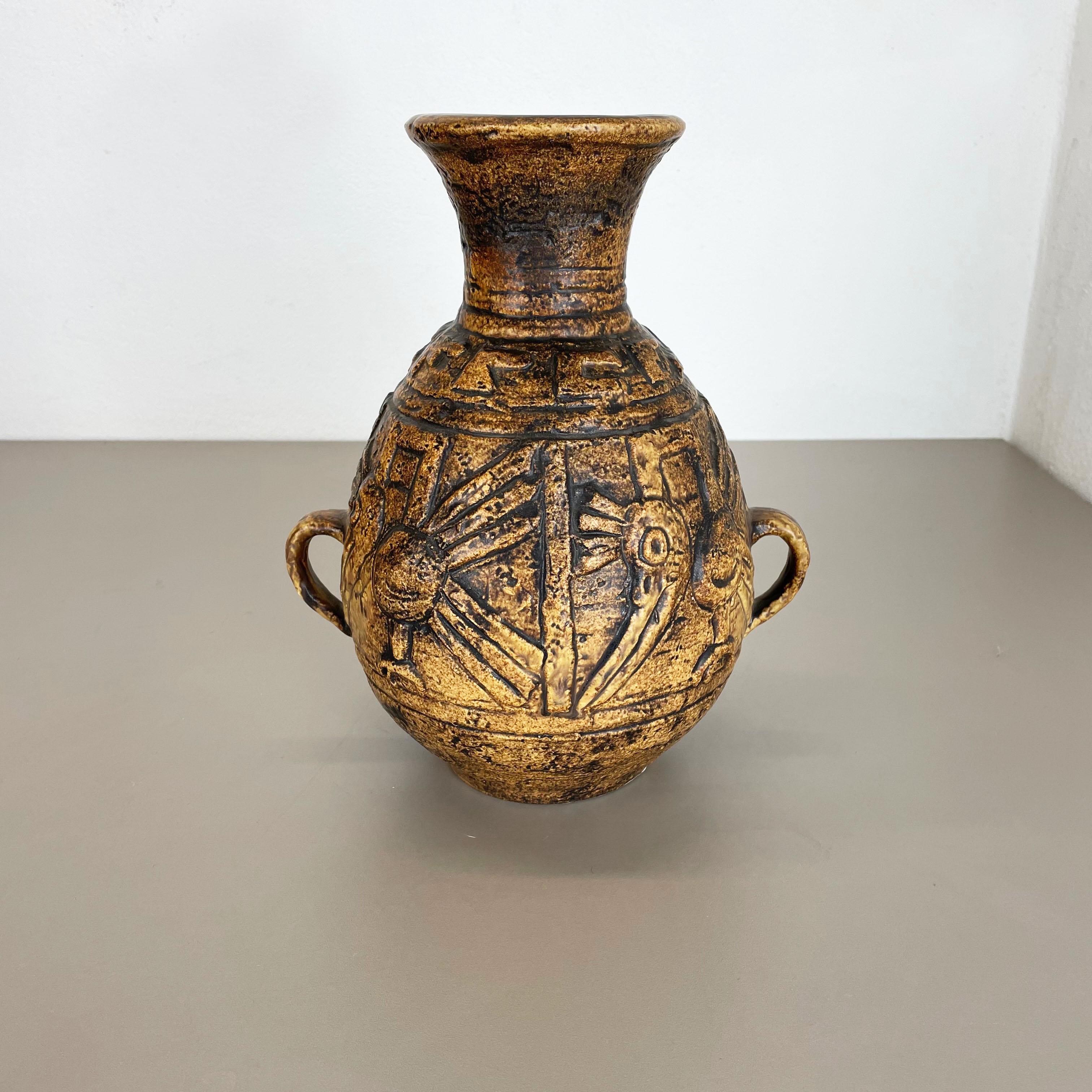 Article :

Vase en céramique


Producteur :

Jasba Ceramic, Allemagne



Décennie :

1970s




Vase original en céramique des années 1970, fabriqué en Allemagne. Production allemande de haute qualité avec une belle structure