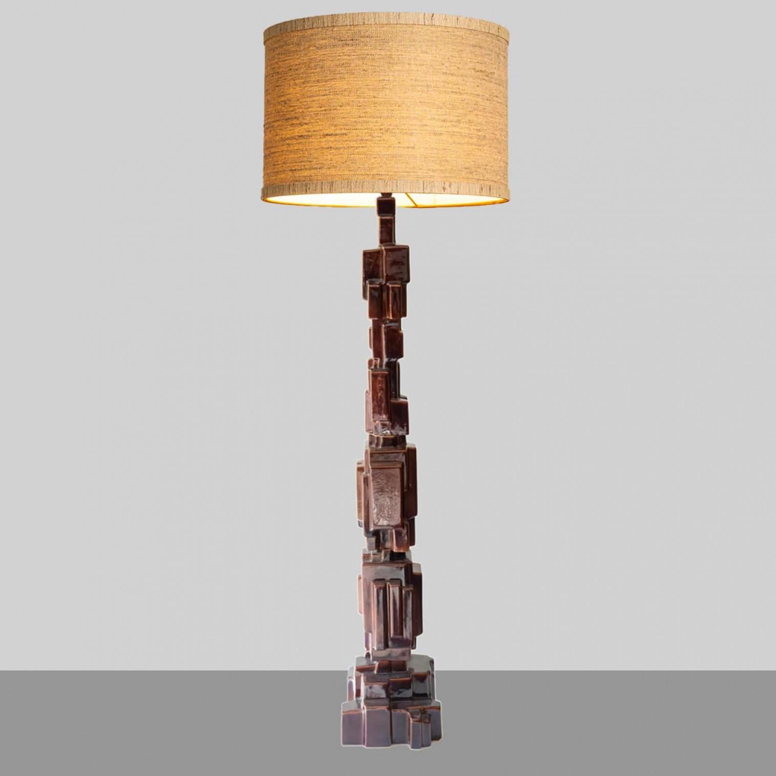 XXL Dark Brown Brutalist Ceramic Floor Lamp, Custom Made Lampshade by R. Houben im Zustand „Gut“ im Angebot in Rijssen, NL